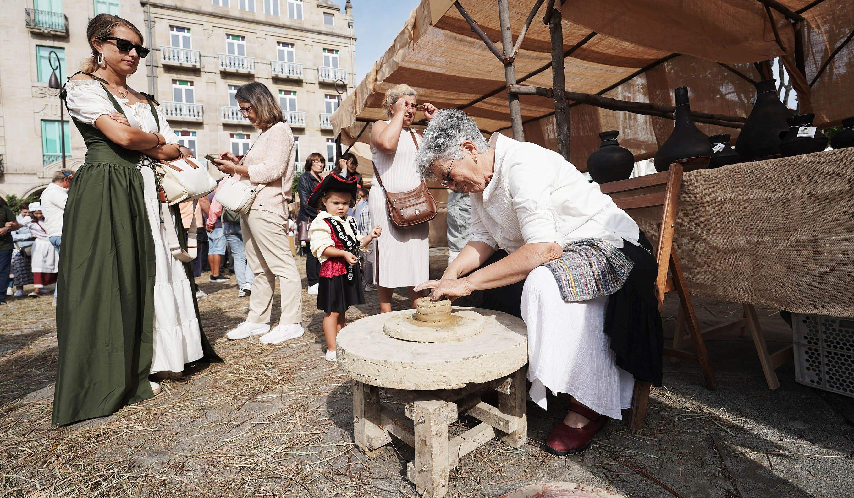 El mercado artesanal y la muestra de oficios, protagonistas en la Feira Franca
