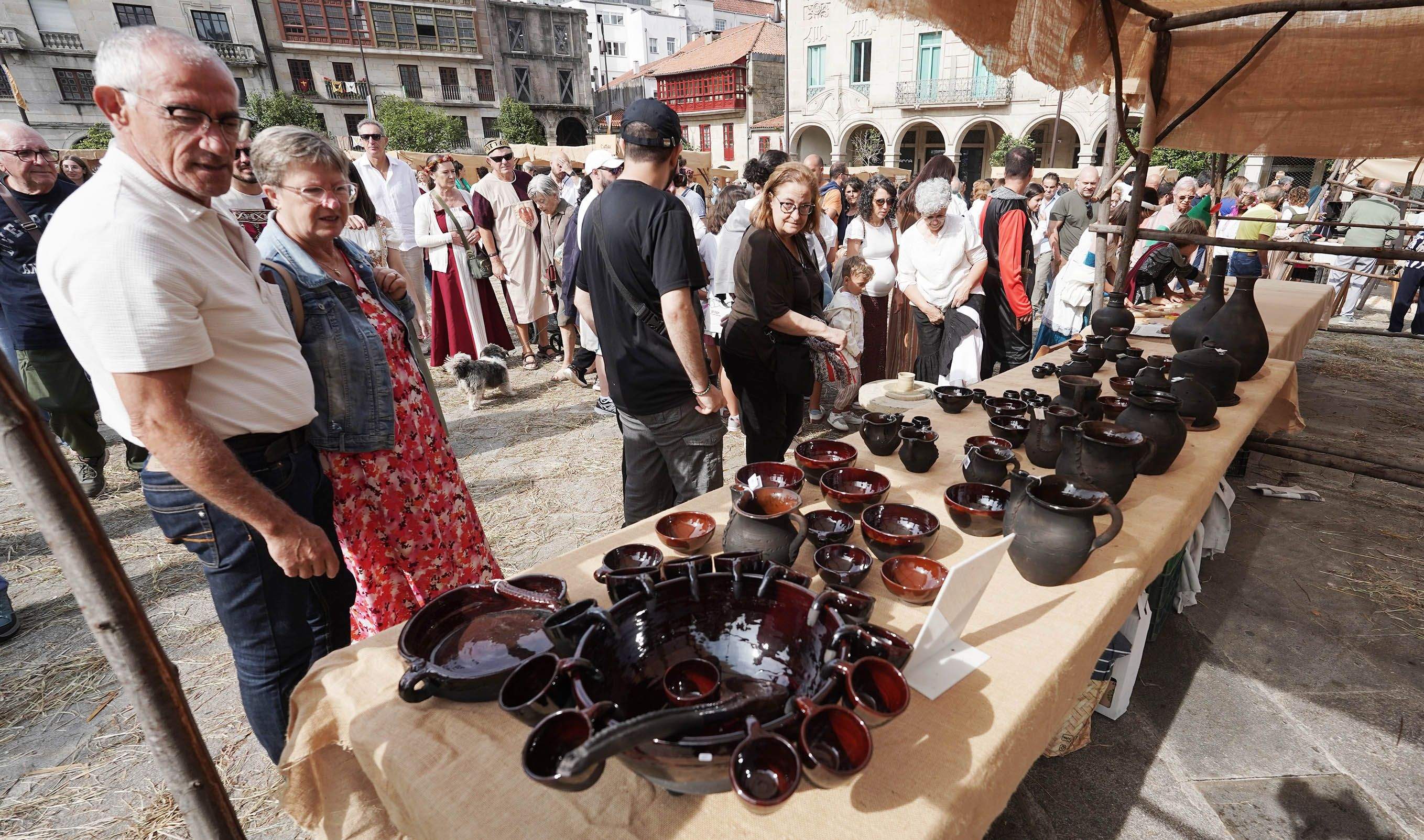 El mercado artesanal y la muestra de oficios, protagonistas en la Feira Franca El mercado artesanal y la muestra de oficios, protagonistas en la Feira Franca