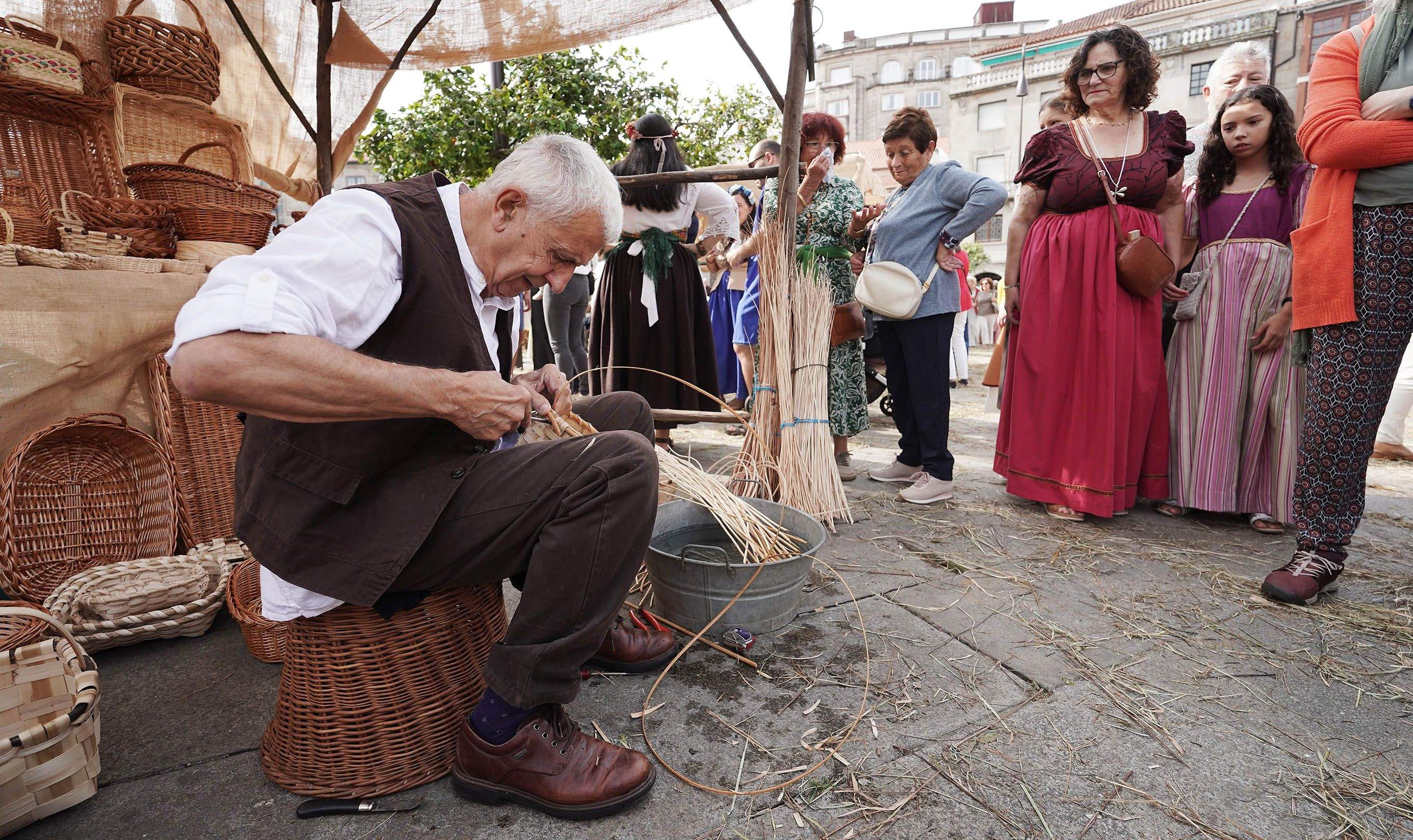 El mercado artesanal y la muestra de oficios, protagonistas en la Feira Franca El mercado artesanal y la muestra de oficios, protagonistas en la Feira Franca