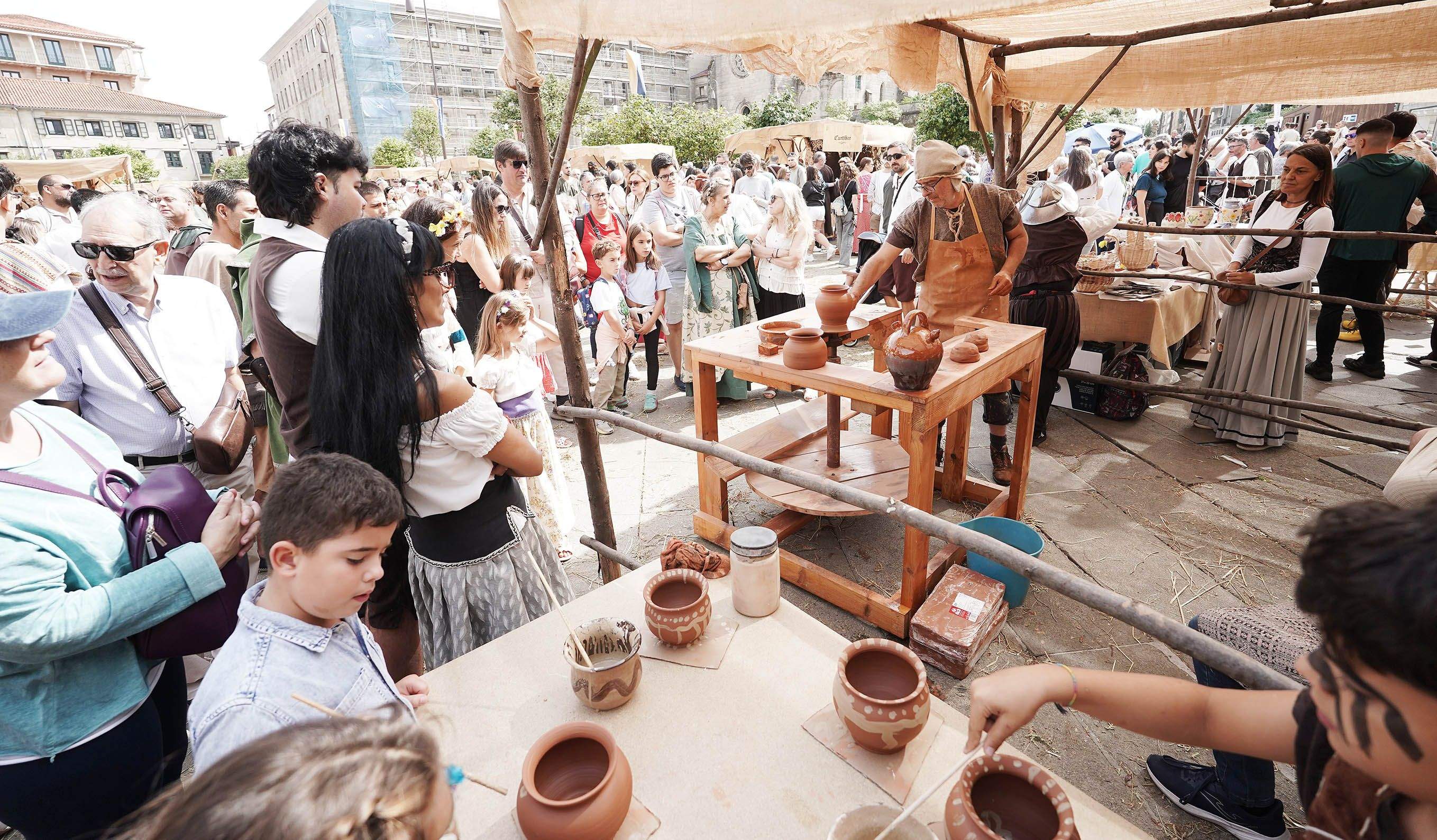 El mercado artesanal y la muestra de oficios, protagonistas en la Feira Franca El mercado artesanal y la muestra de oficios, protagonistas en la Feira Franca