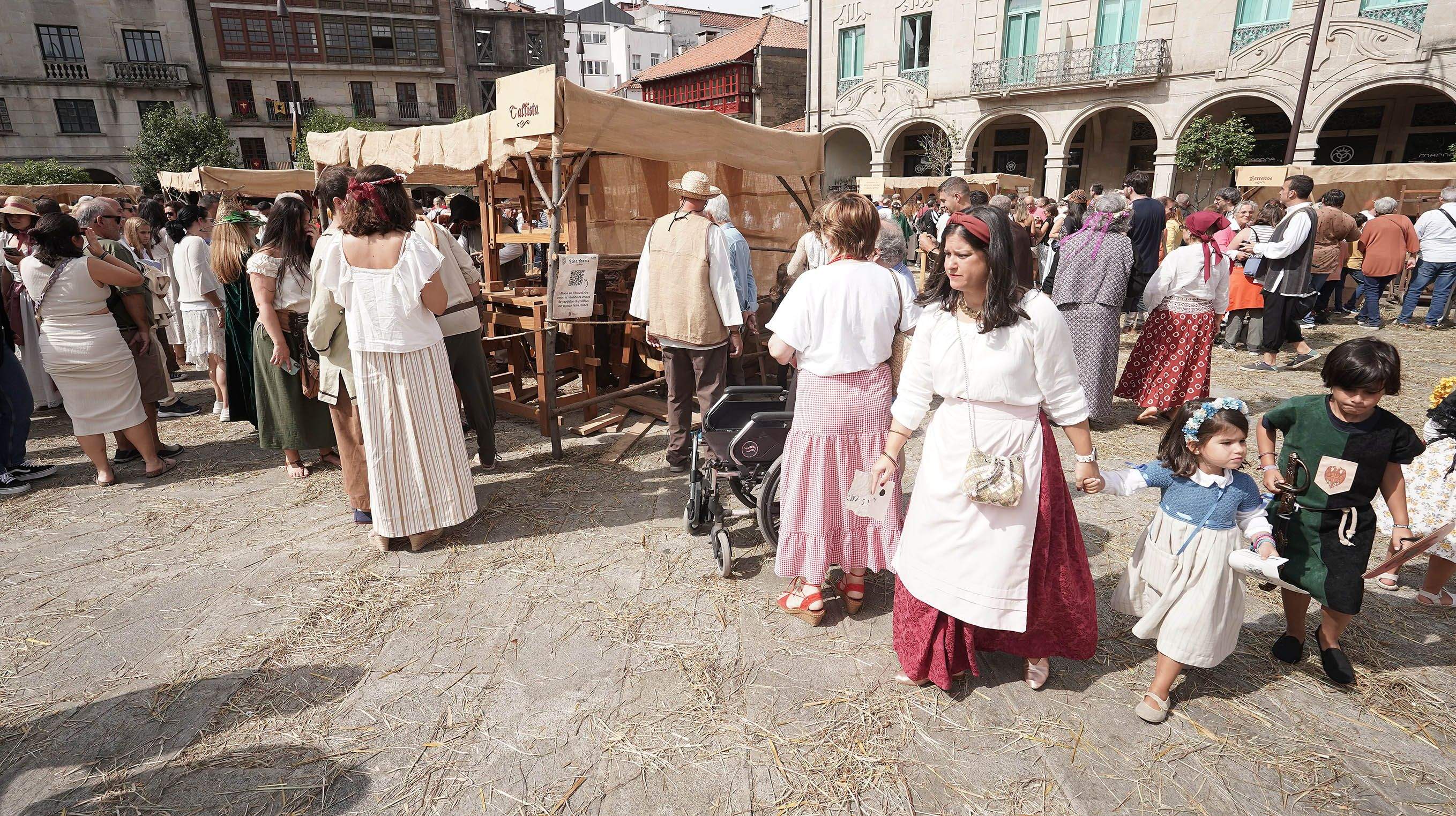 El mercado artesanal y la muestra de oficios, protagonistas en la Feira Franca El mercado artesanal y la muestra de oficios, protagonistas en la Feira Franca