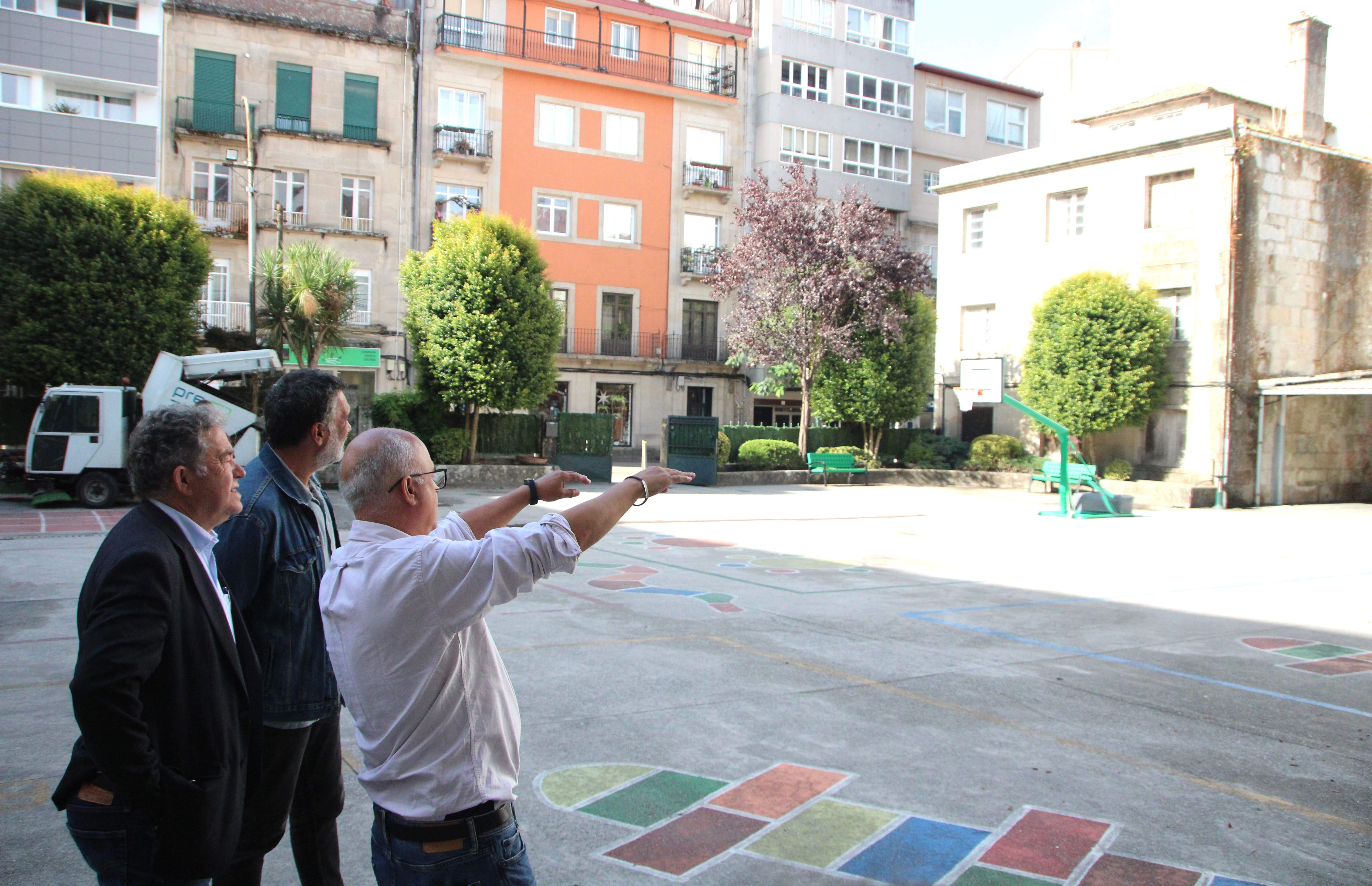 Miguel Anxo Fernández Lores y Demetrio Gómez en el CEIP Álvarez Limeses