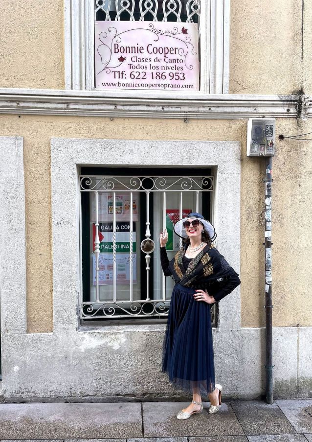 Bonnie Cooper ofrece clases de canto