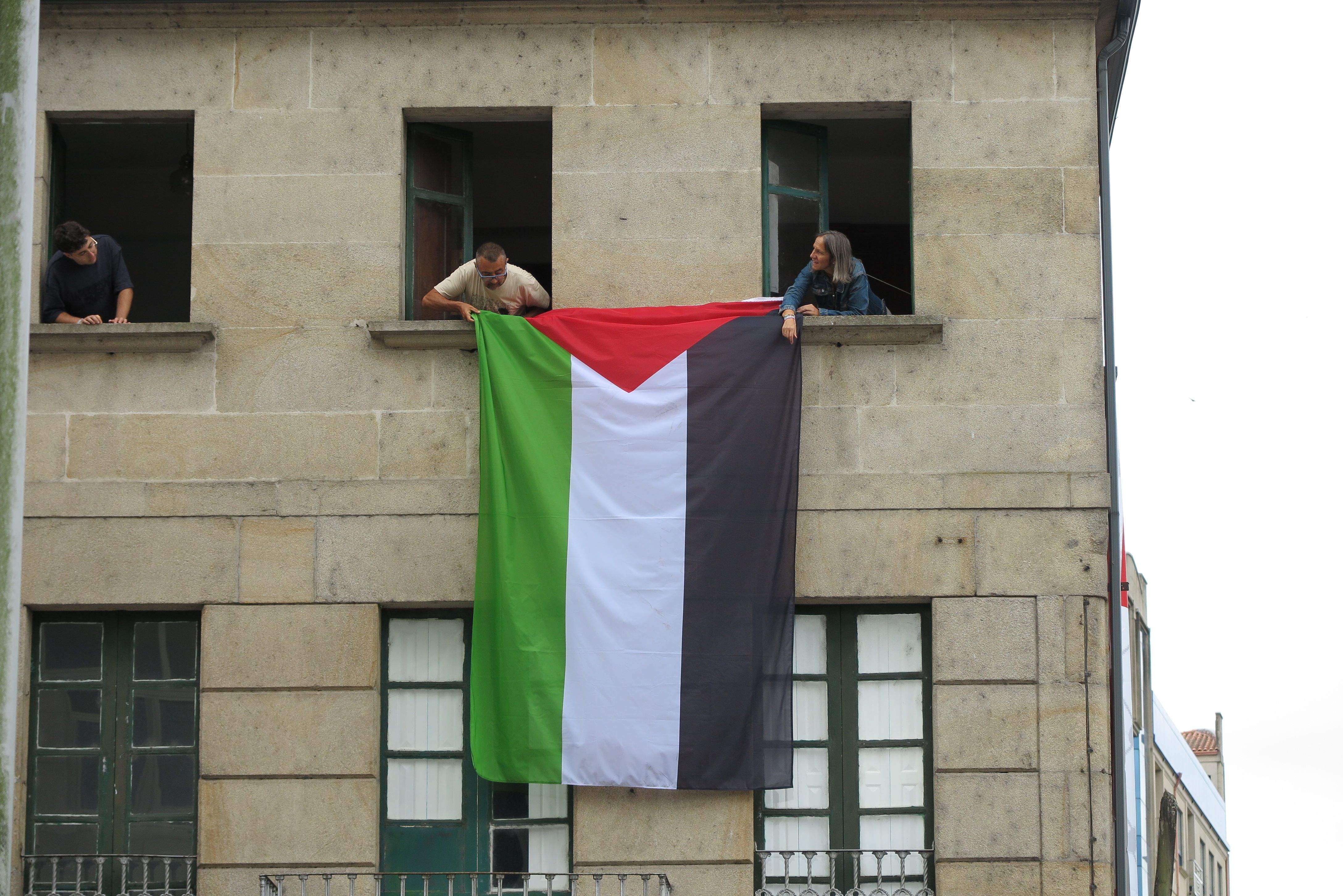 Protestas propalestinas ao paso de La Vuelta por Pontevedra