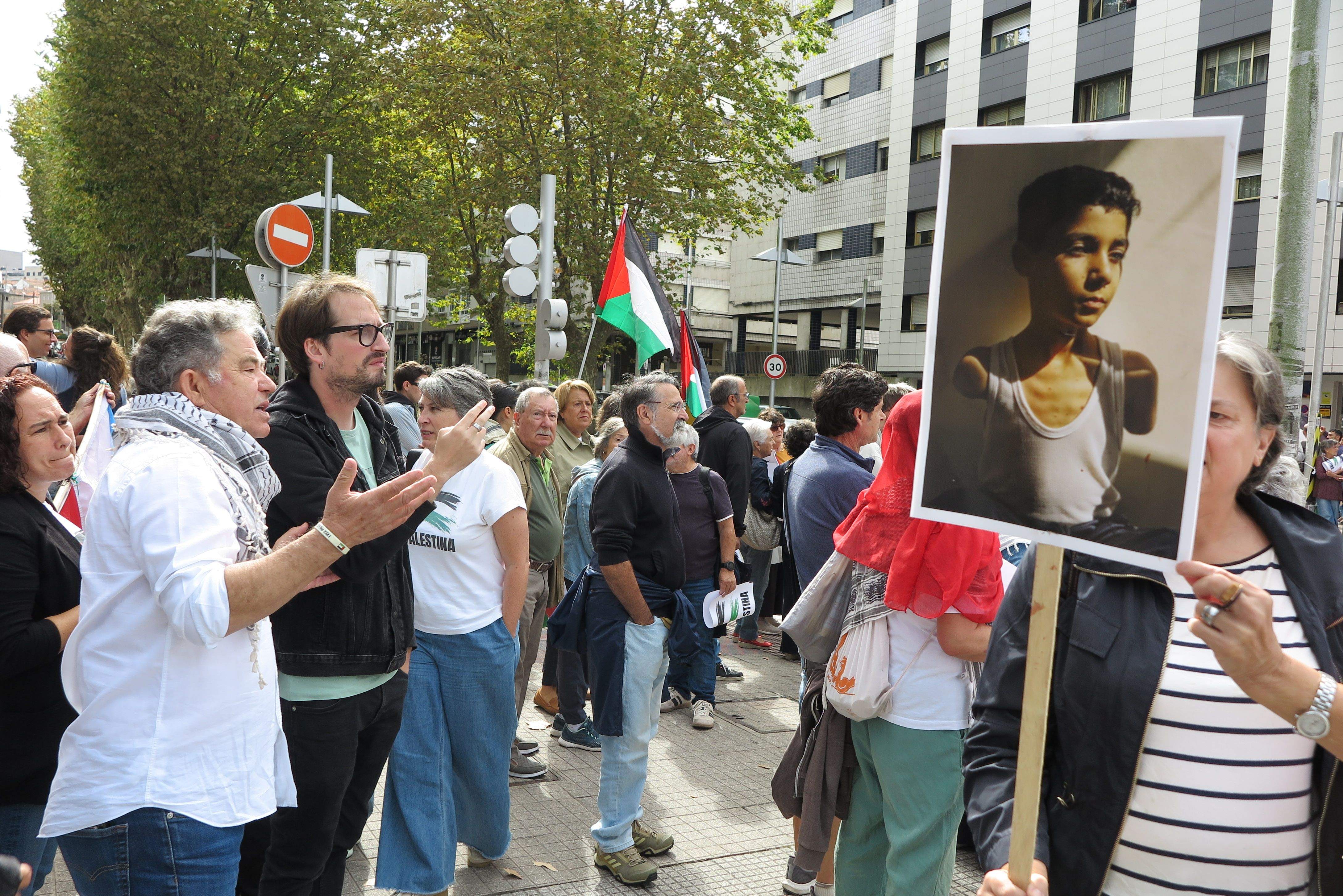 Protestas propalestinas ao paso de La Vuelta por Pontevedra