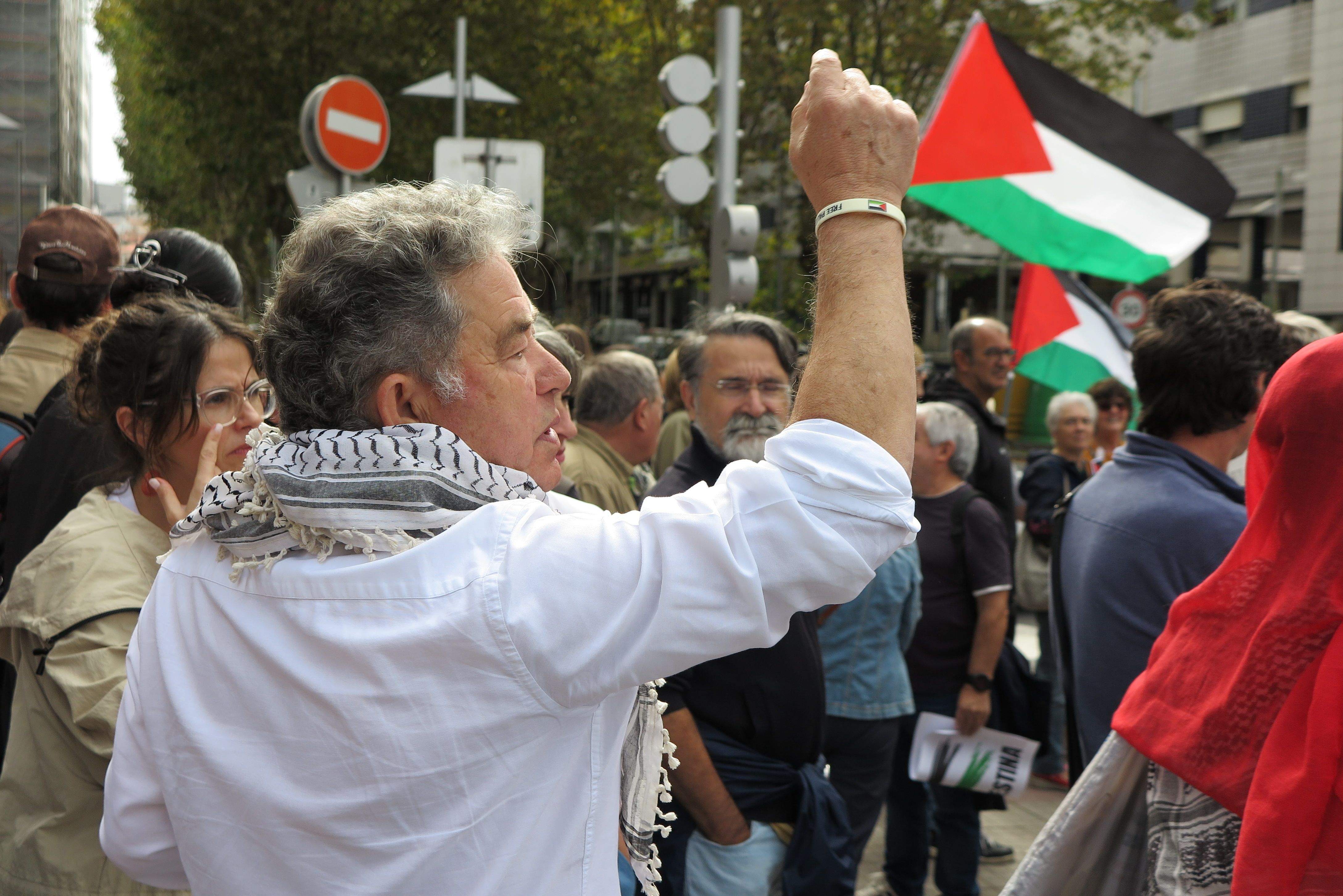 Protestas propalestinas ao paso de La Vuelta por Pontevedra