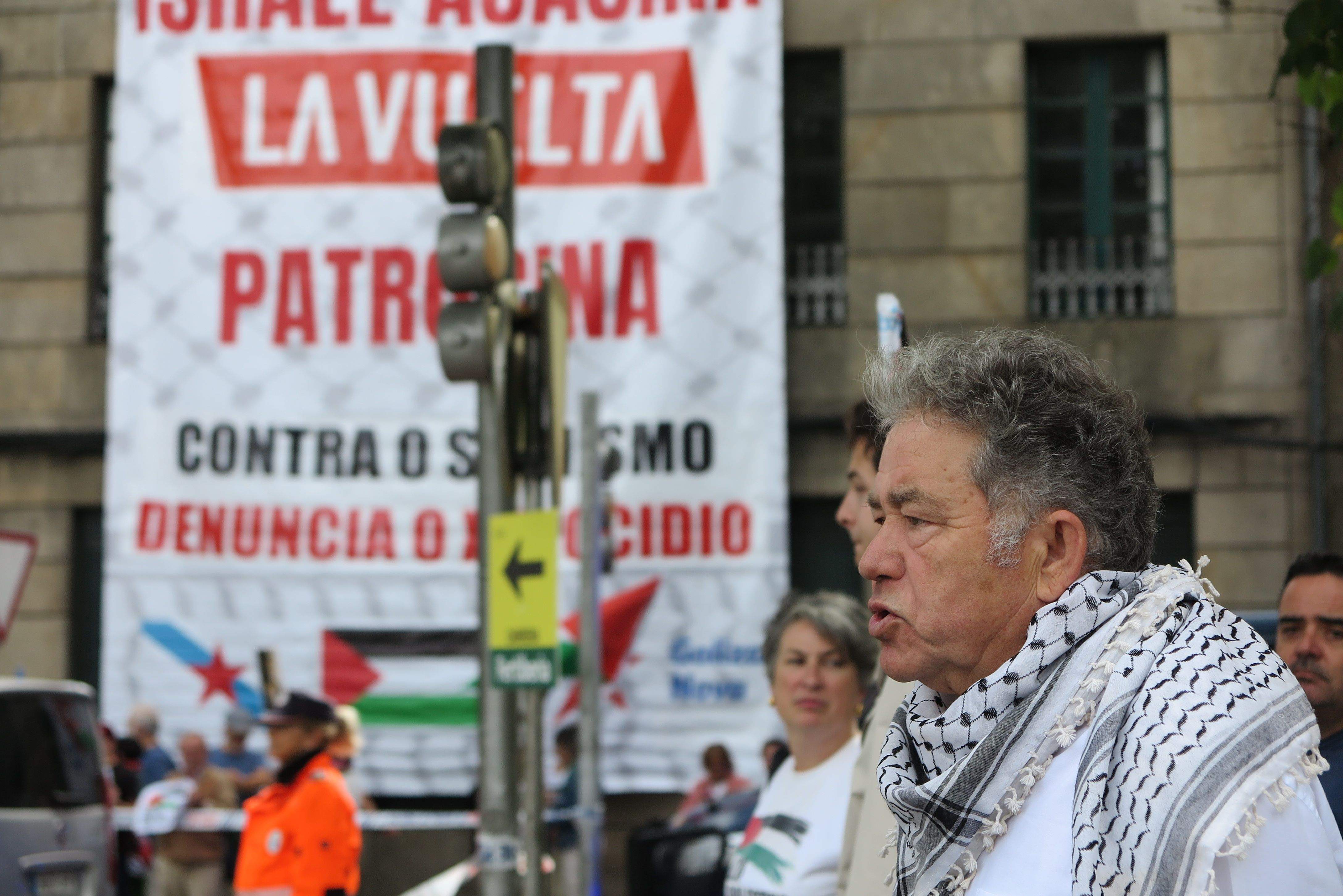 Protestas propalestinas ao paso de La Vuelta por Pontevedra