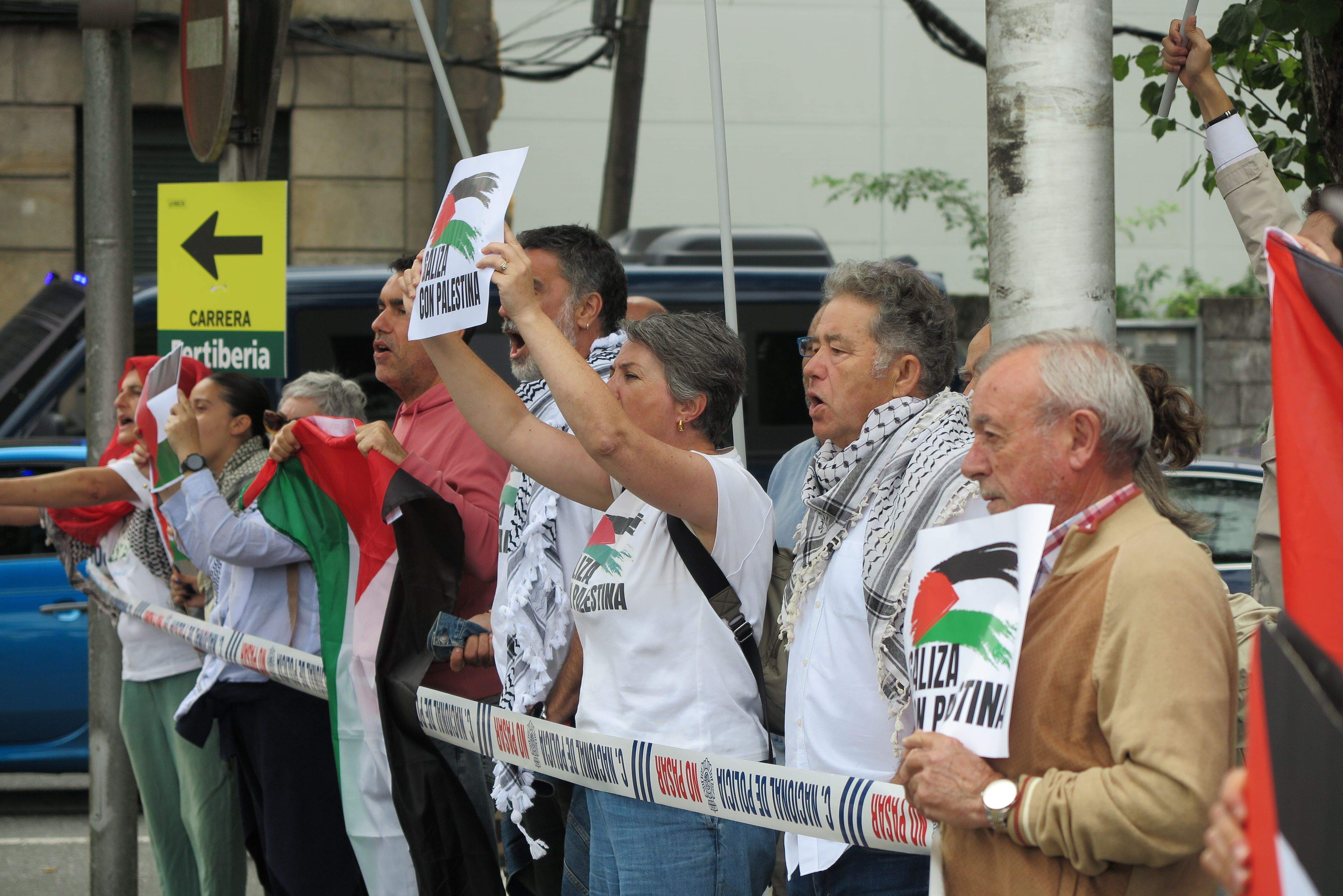 Protestas propalestinas ao paso de La Vuelta por Pontevedra