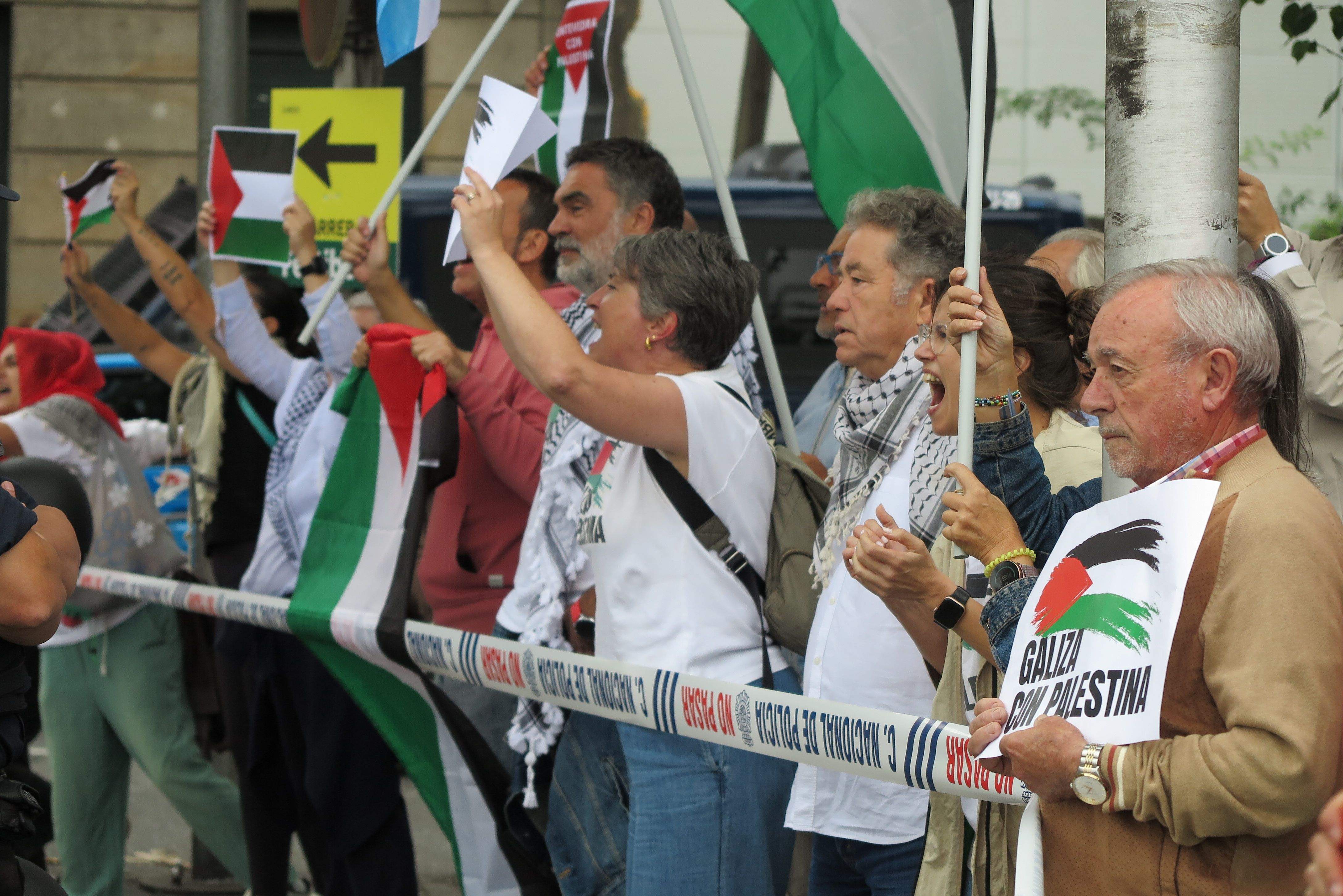 Protestas propalestinas ao paso de La Vuelta por Pontevedra