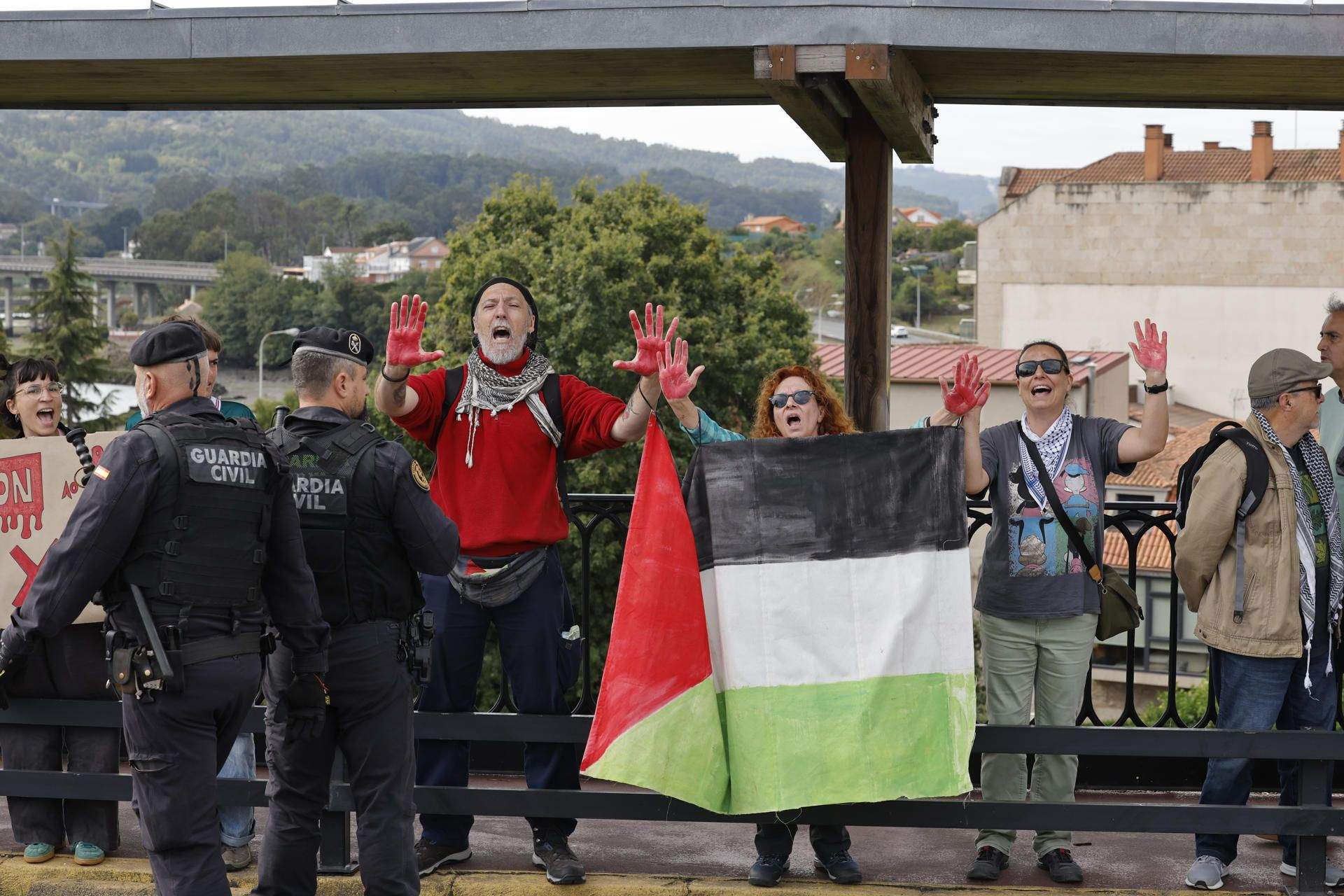Protestas propalestinas ao paso de La Vuelta por Pontevedra