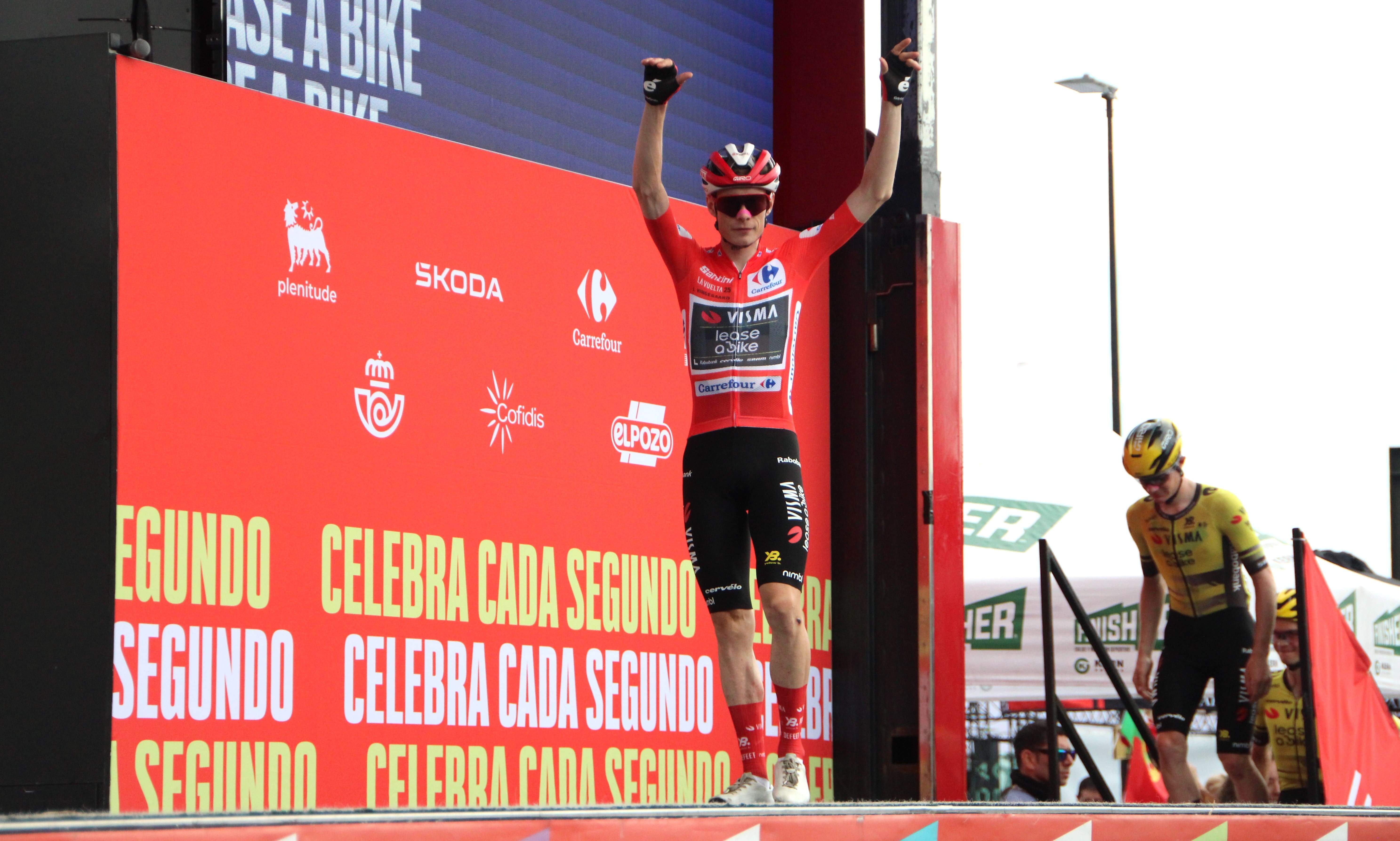 Saída de etapa de La Vuelta desde Combarro