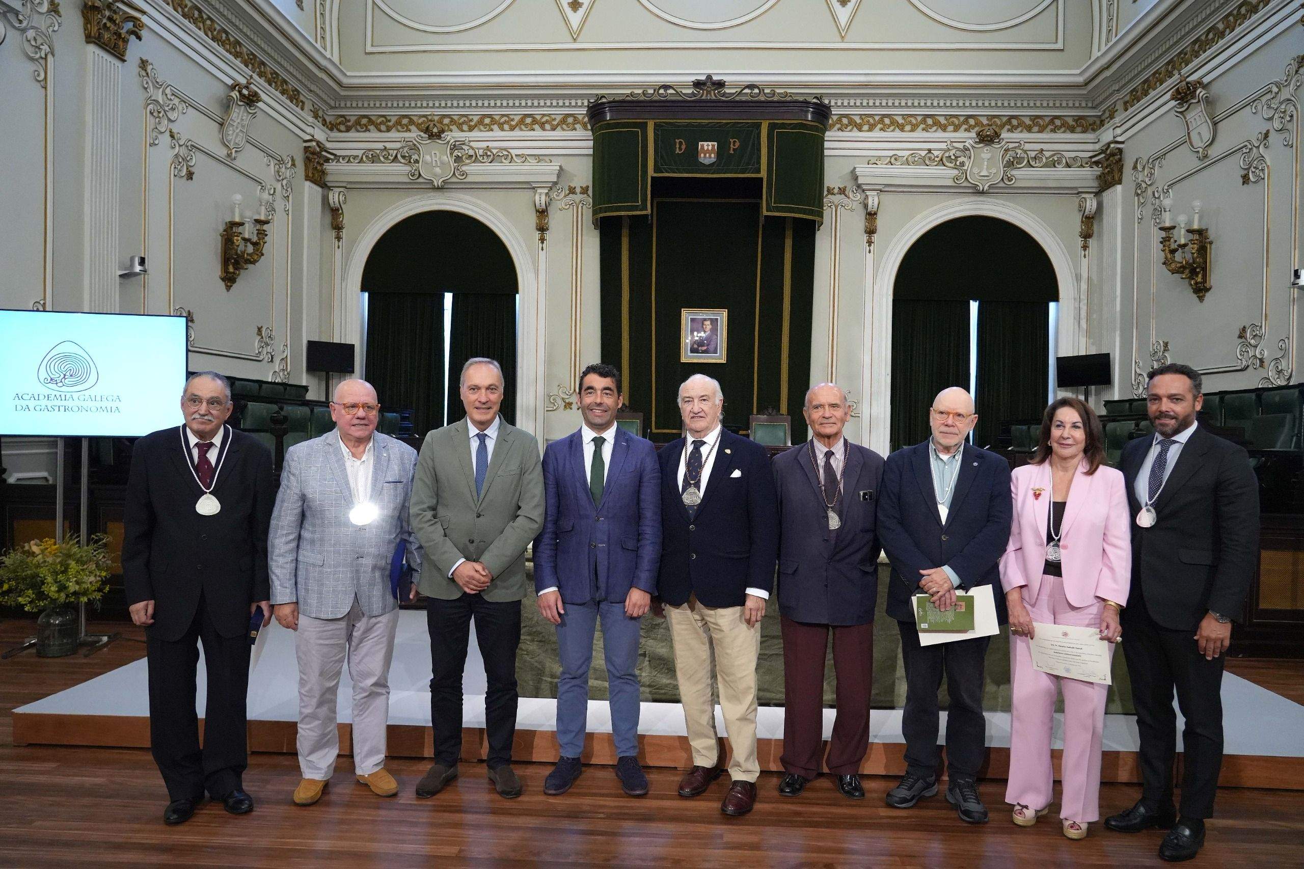O Pazo provincial acolleu a asemblea da Academia Galega da Gastronomia