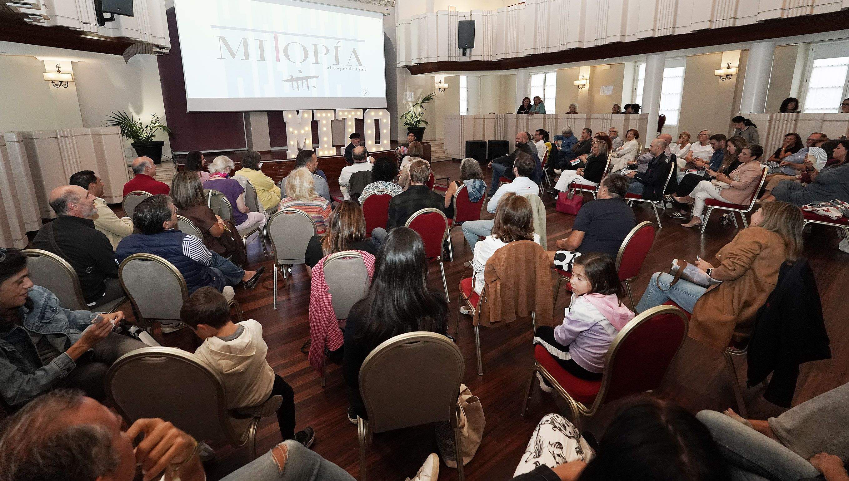 Mito Meijón inaugura 'Mi(t)opía al toque de lima'