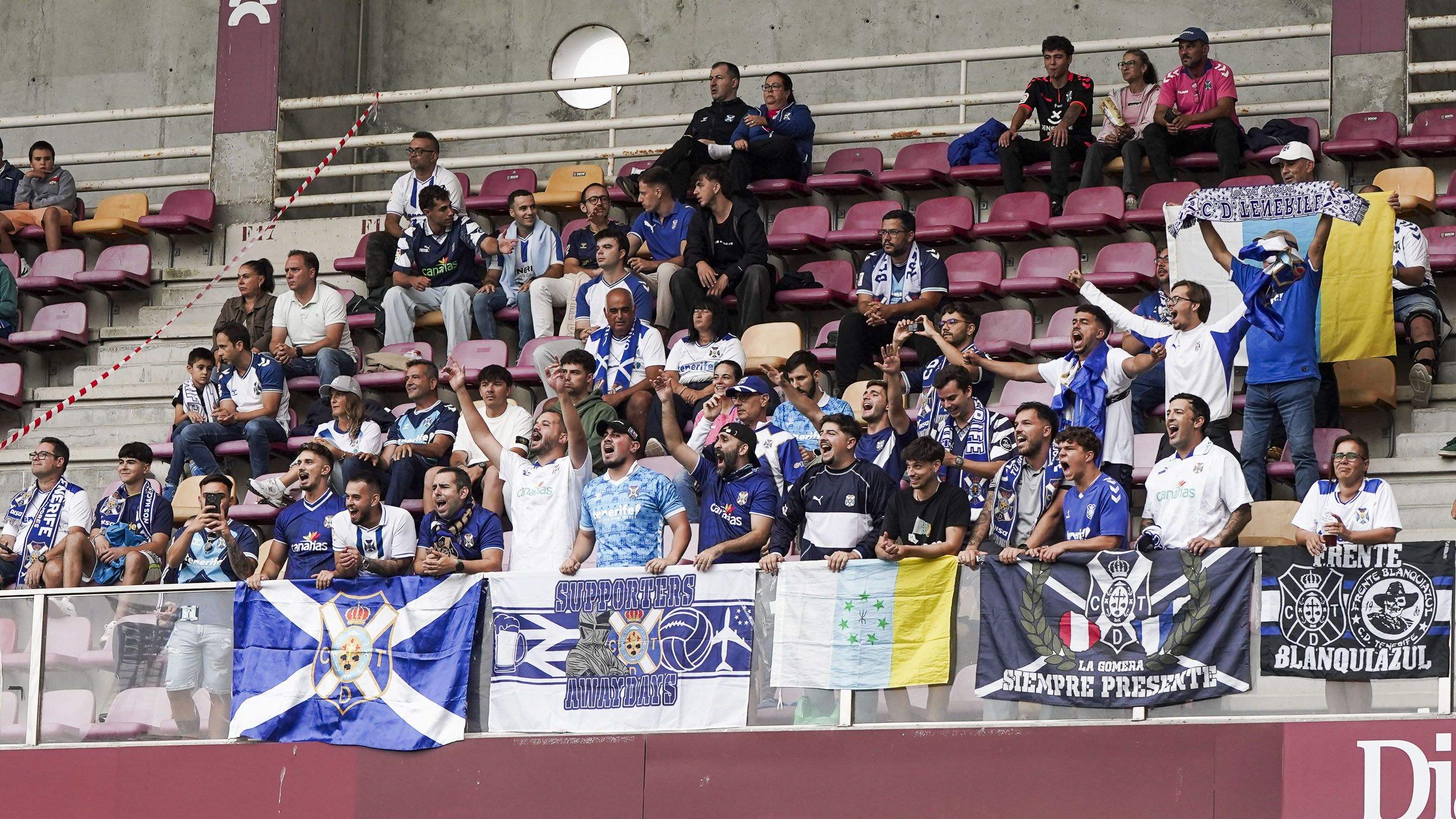 Partido entre Pontevedra CF e Tenerife en Pasarón Partido entre Pontevedra CF e Tenerife en Pasarón