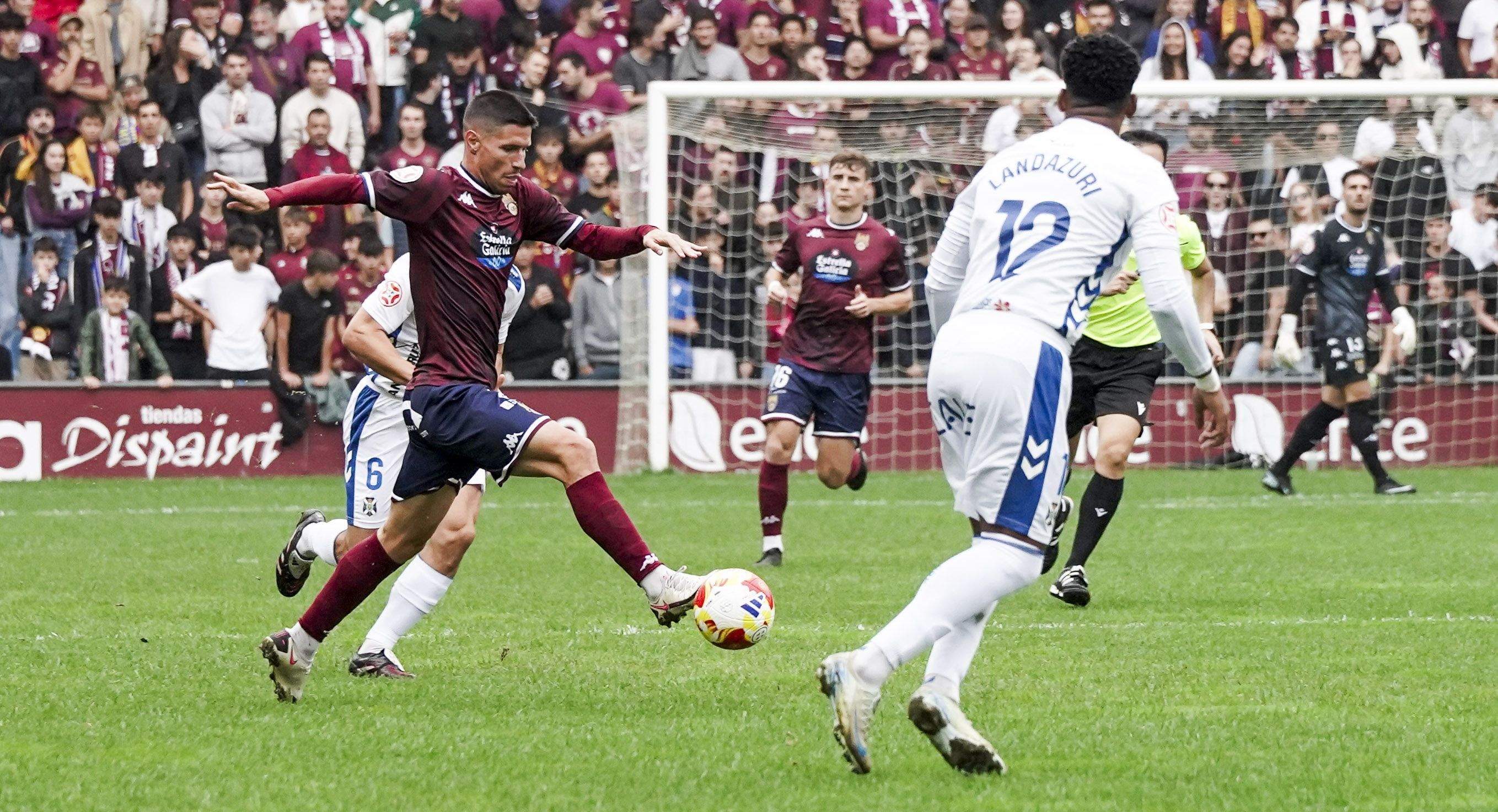 Partido entre Pontevedra CF e Tenerife en Pasarón