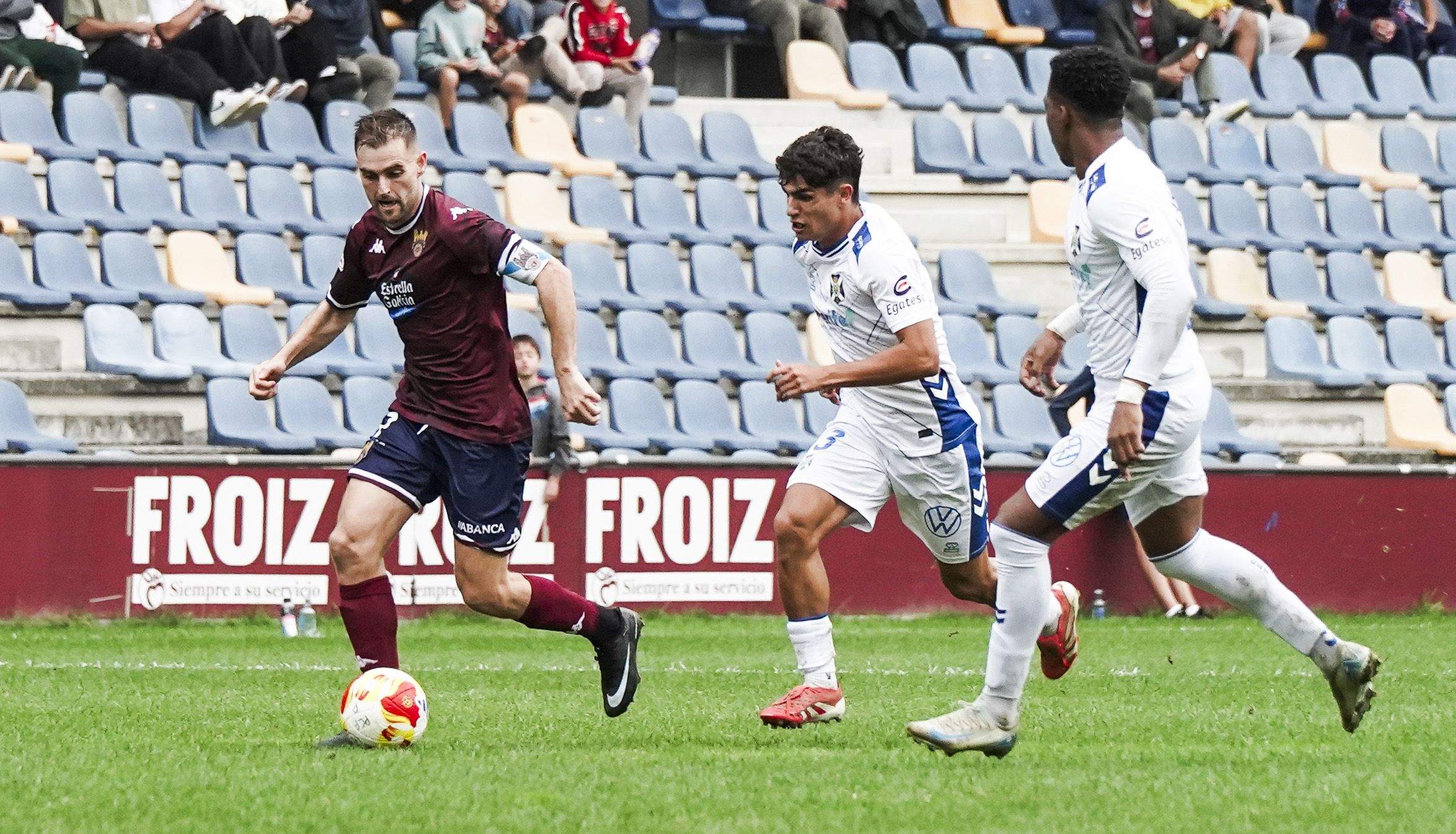 Partido entre Pontevedra CF e Tenerife en Pasarón Partido entre Pontevedra CF e Tenerife en Pasarón