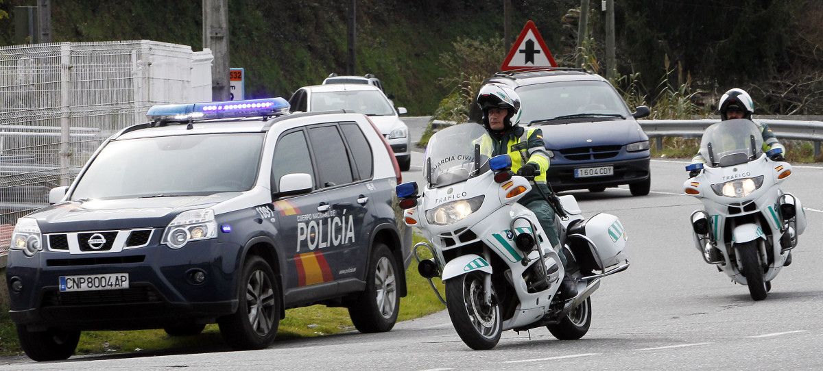 Patrullas de la Policía Nacional y la Guardia Civil