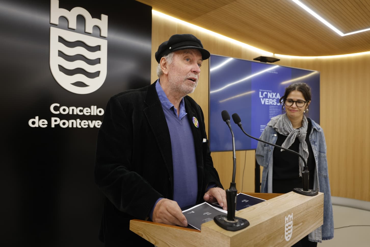 Antón Sobral y Anabel Gulías presentaron 'Lonxa de versos'