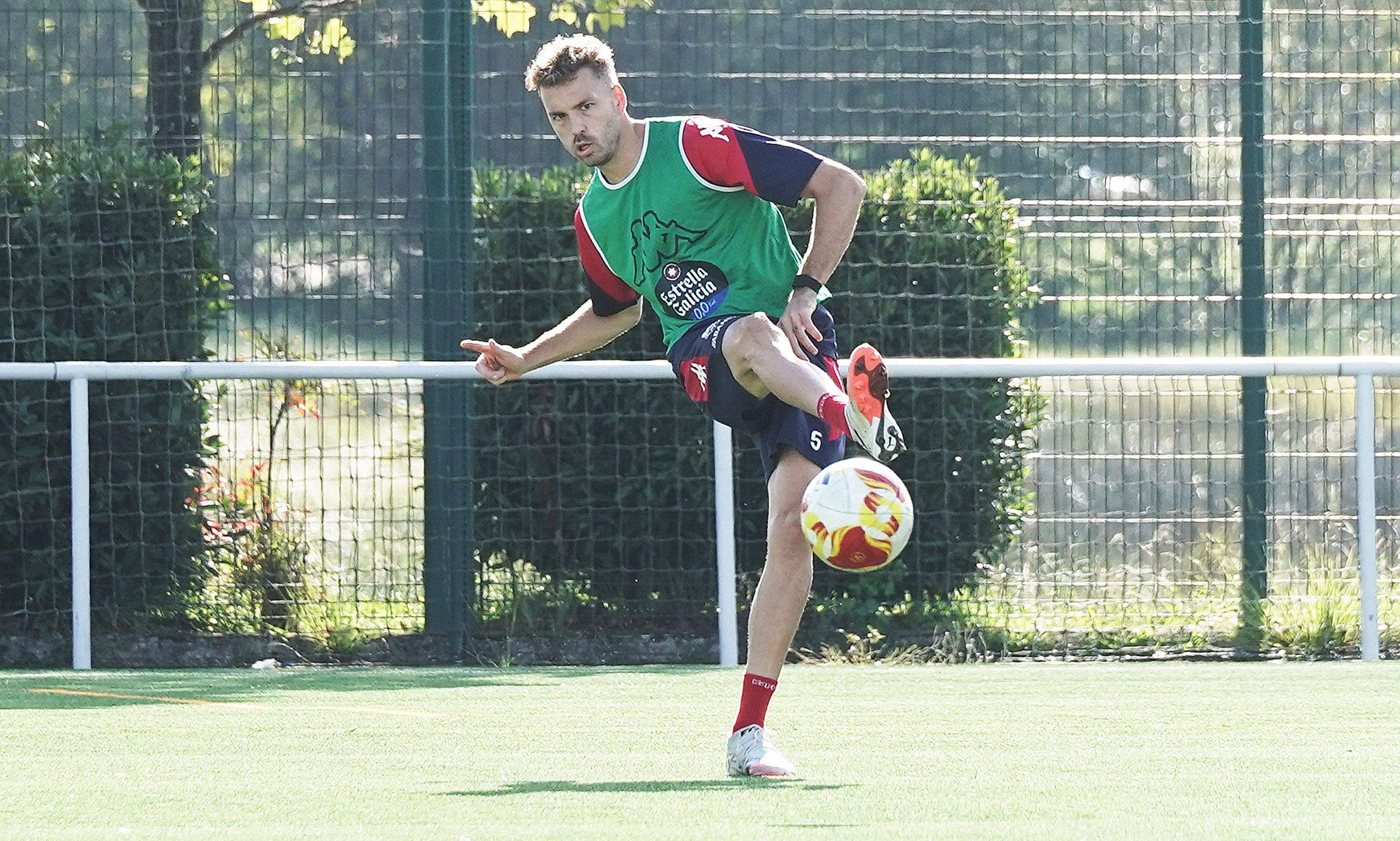 Nico Conesa, adestrando co Pontevedra 25-26 na Xunqueira 