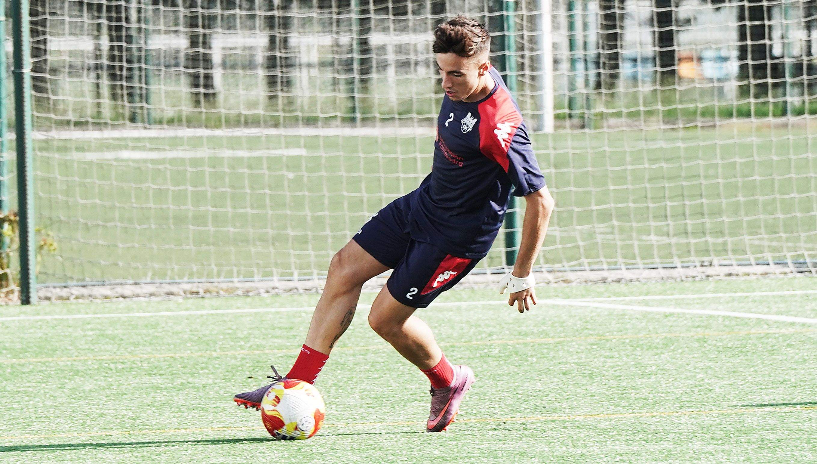 Víctor Eimil, entrenando con el Pontevedra 25-26 en A Xunqueira 
