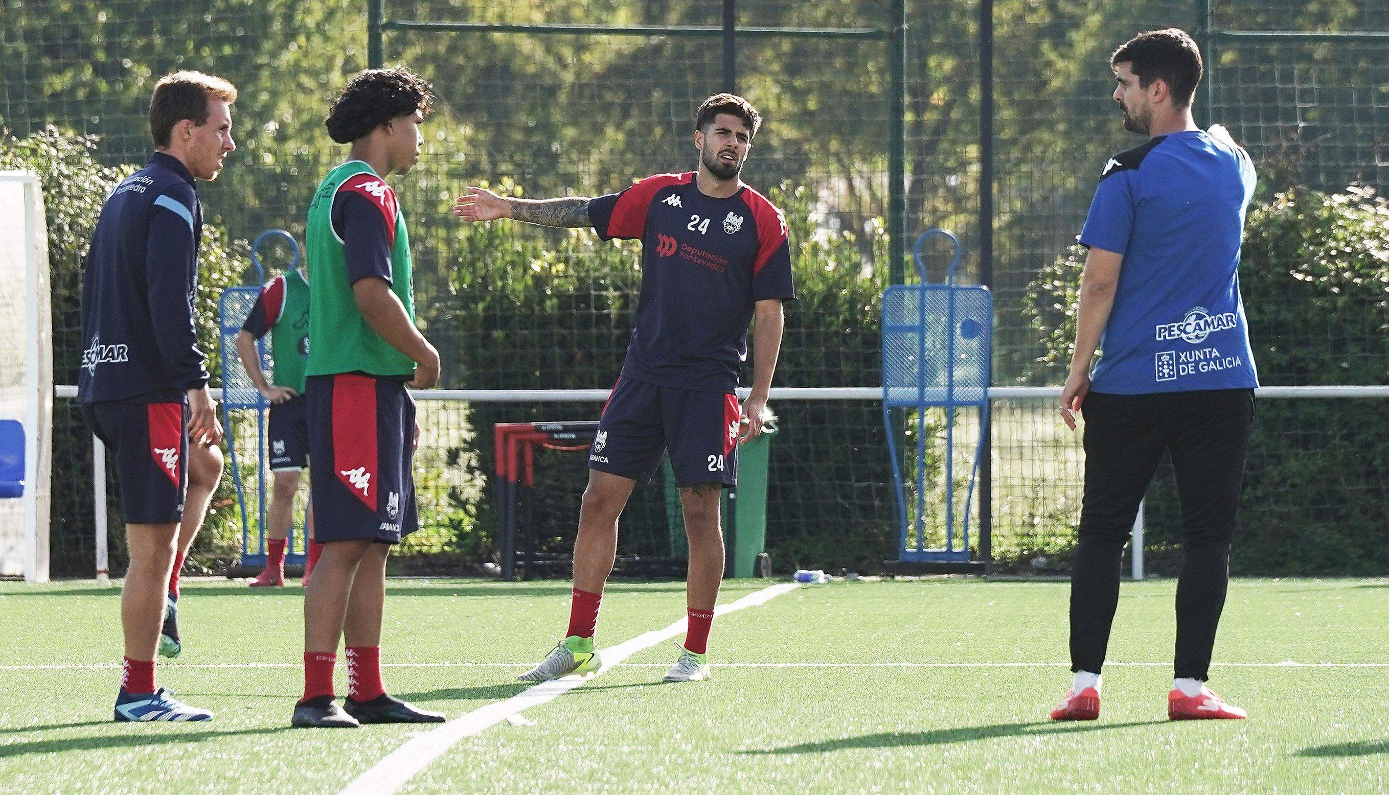 Tiago Rodríguez, entrenando con el Pontevedra 25-26 en A Xunqueira 