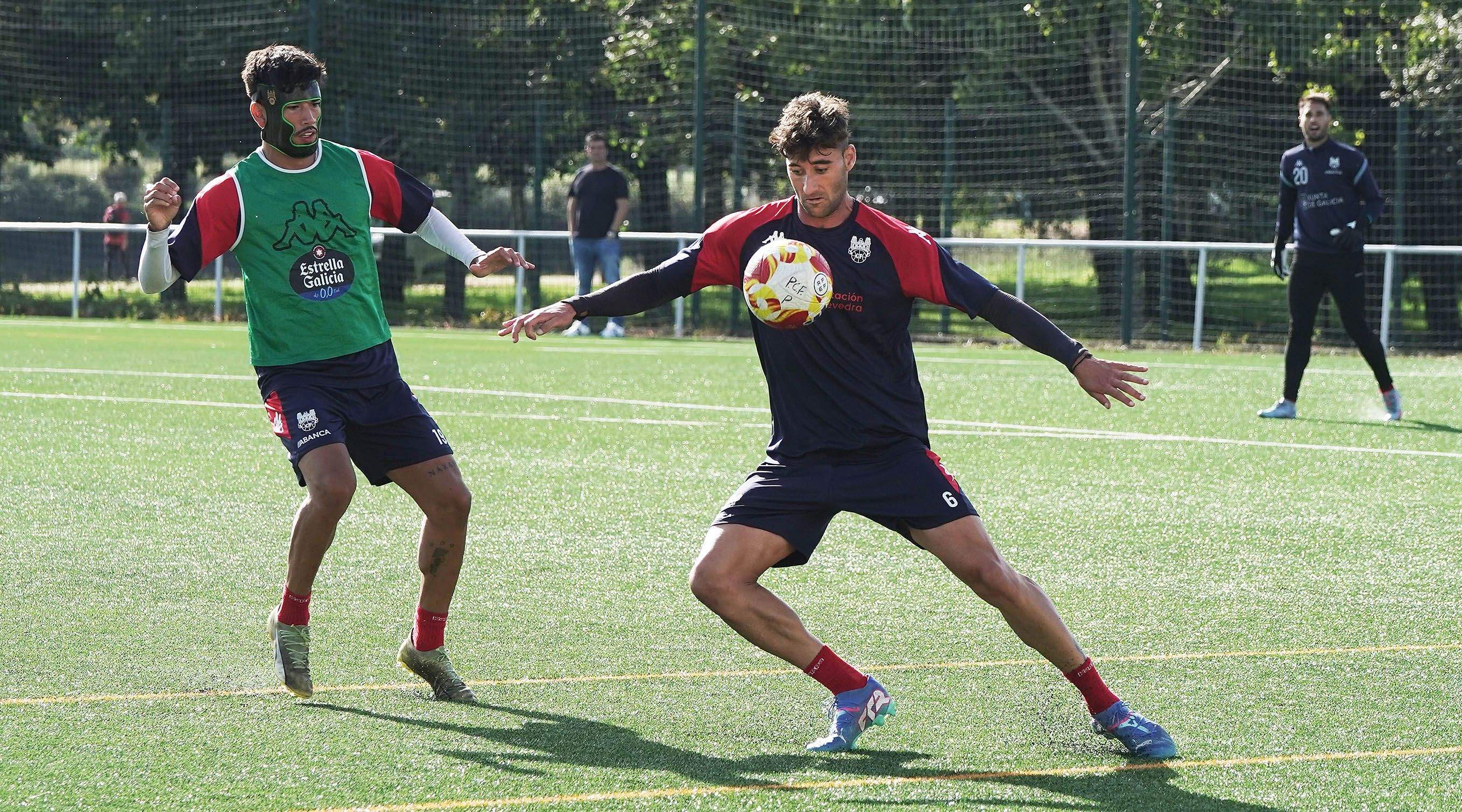 Alain Ribeiro, entrenando con el Pontevedra 25-26 en A Xunqueira 