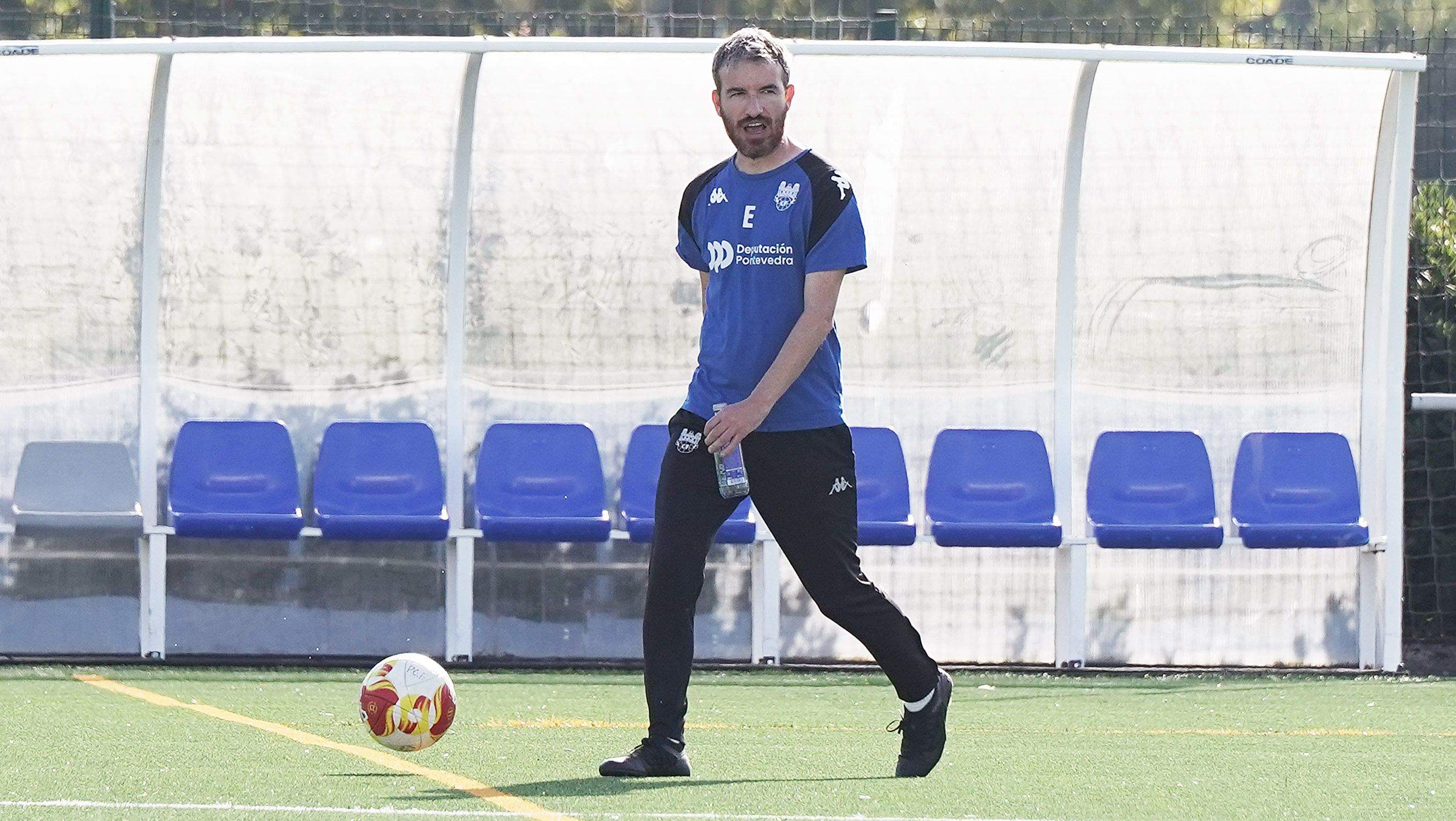 Rubén Domínguez, nun adestramento do Pontevedra 25-26 en A Xunqueira 
