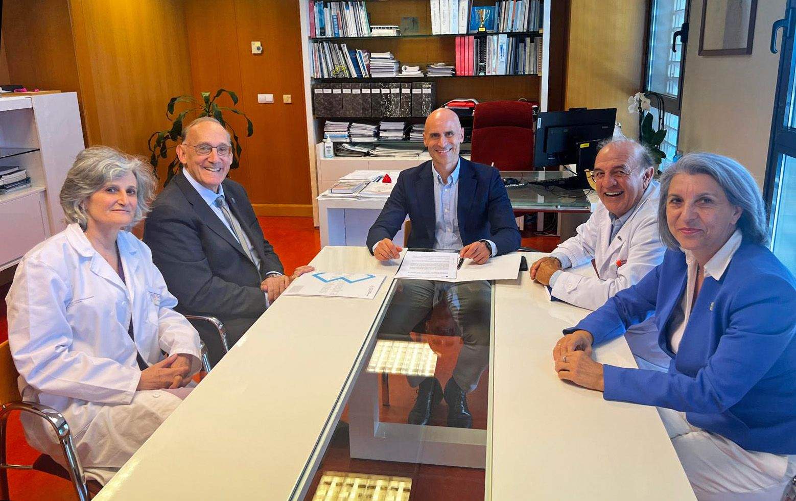 Manuel Reigosa, reitor da Universidade de Vigo, e José Flores, xerente da área sanitaria