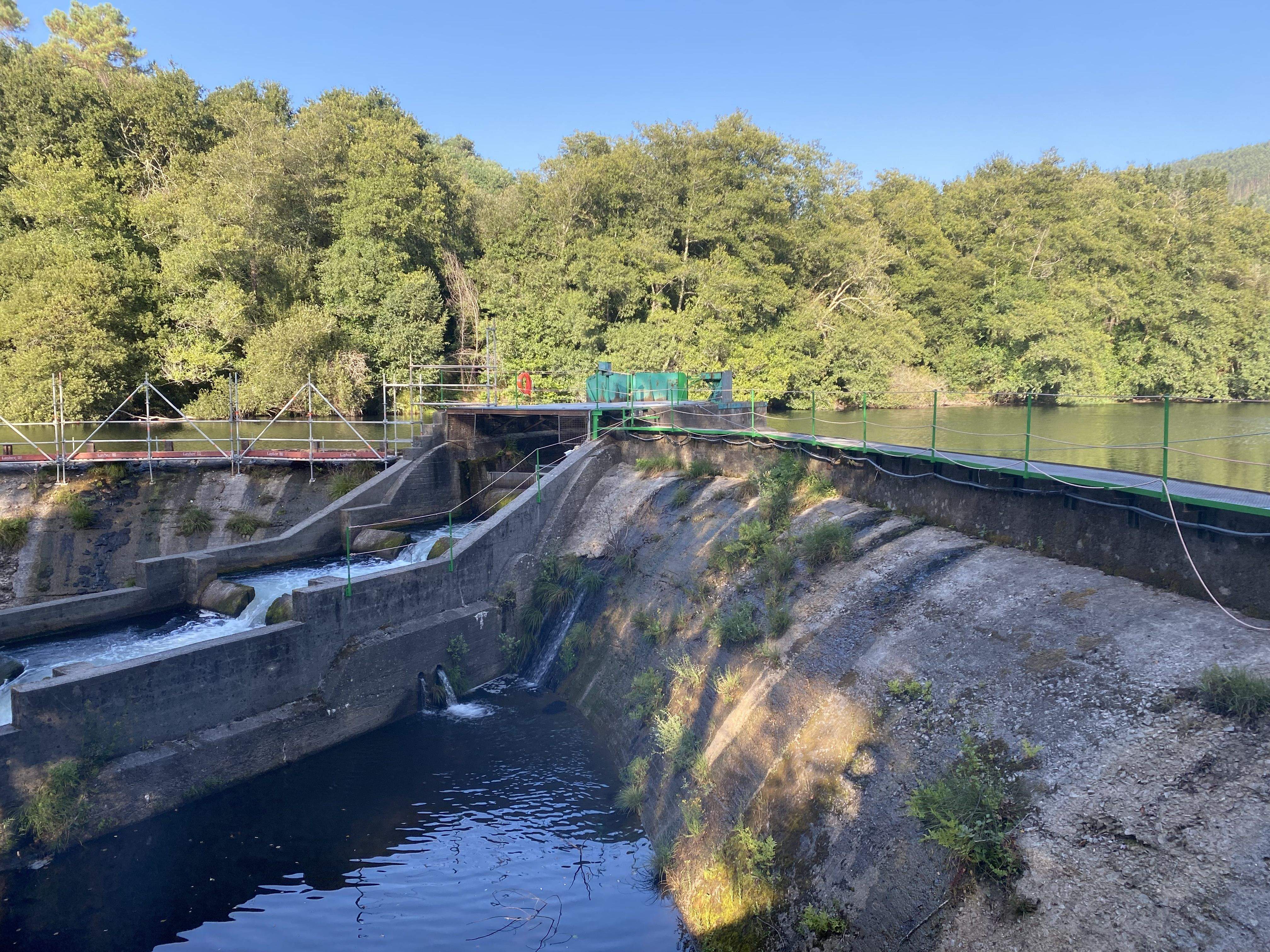 Presa de Bora, en el río Lérez