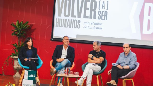 Rafa Domínguez inaugura el Seminario Internacional "Volver a ser humanos" Rafa Domínguez inaugura el Seminario Internacional "Volver a ser humanos"