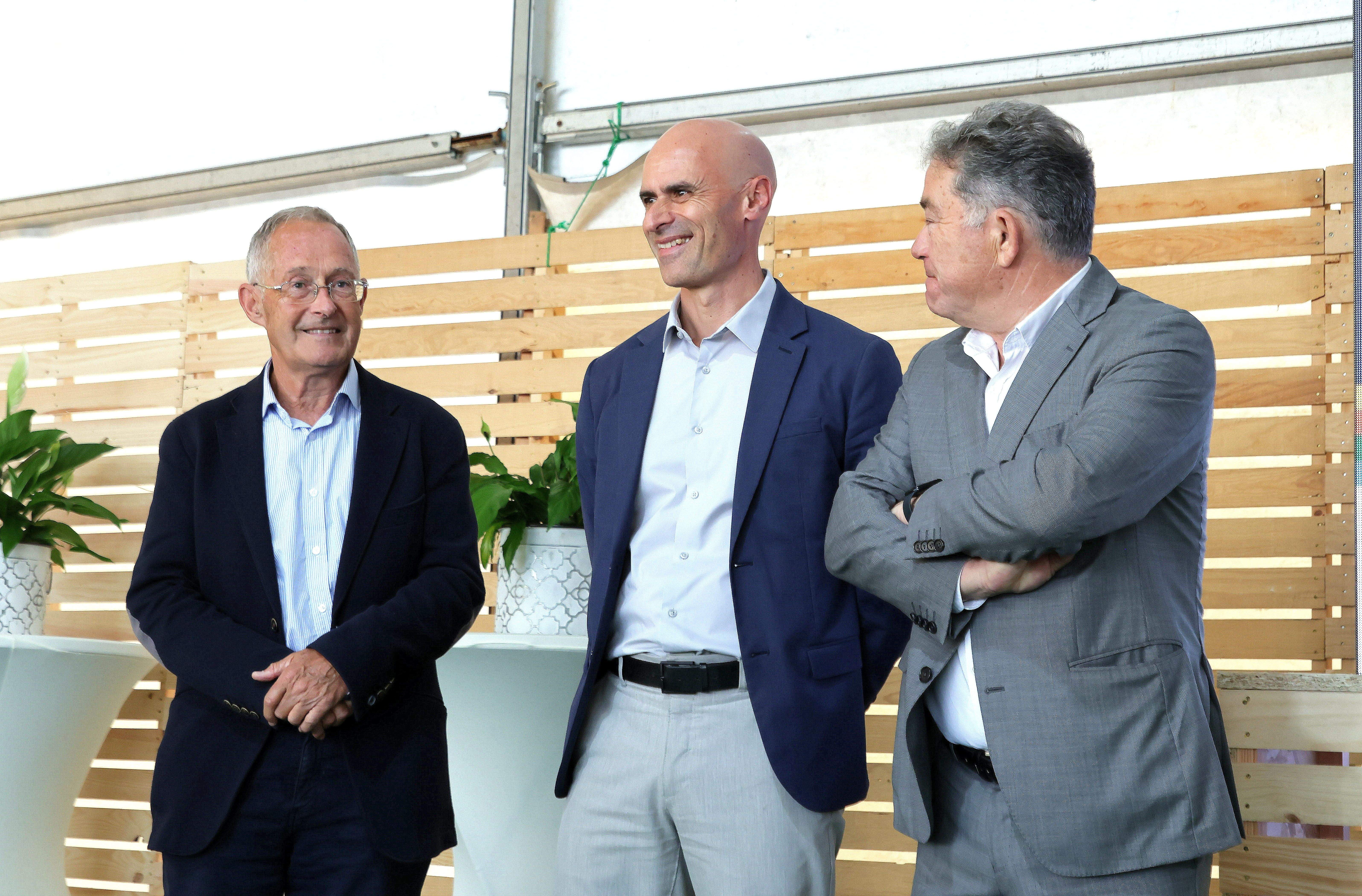 Ángel Carracedo, con José Flores y Miguel Anxo Fernández Lores
