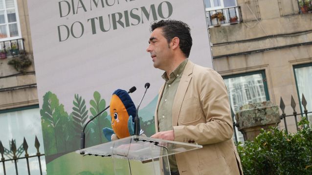 Luis López coa mascota Batea Luis López coa mascota Batea