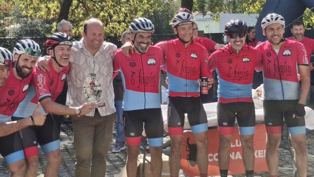 Manuel Fariña cun dos equipos participantes na BTT Caldas Vila Termal Manuel Fariña cun dos equipos participantes na BTT Caldas Vila Termal
