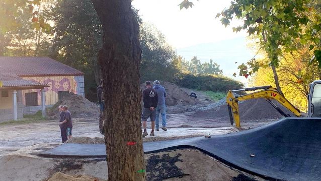 Obras da pista de pump track en Paredes, Vilaboa Obras da pista de pump track en Paredes, Vilaboa