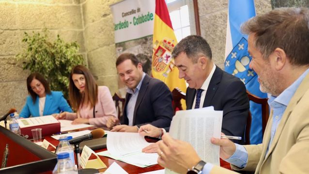 Firma entre Xunta y Concello de Cerdedo-Cotobade para impulsar una red de calor a través de biomasa