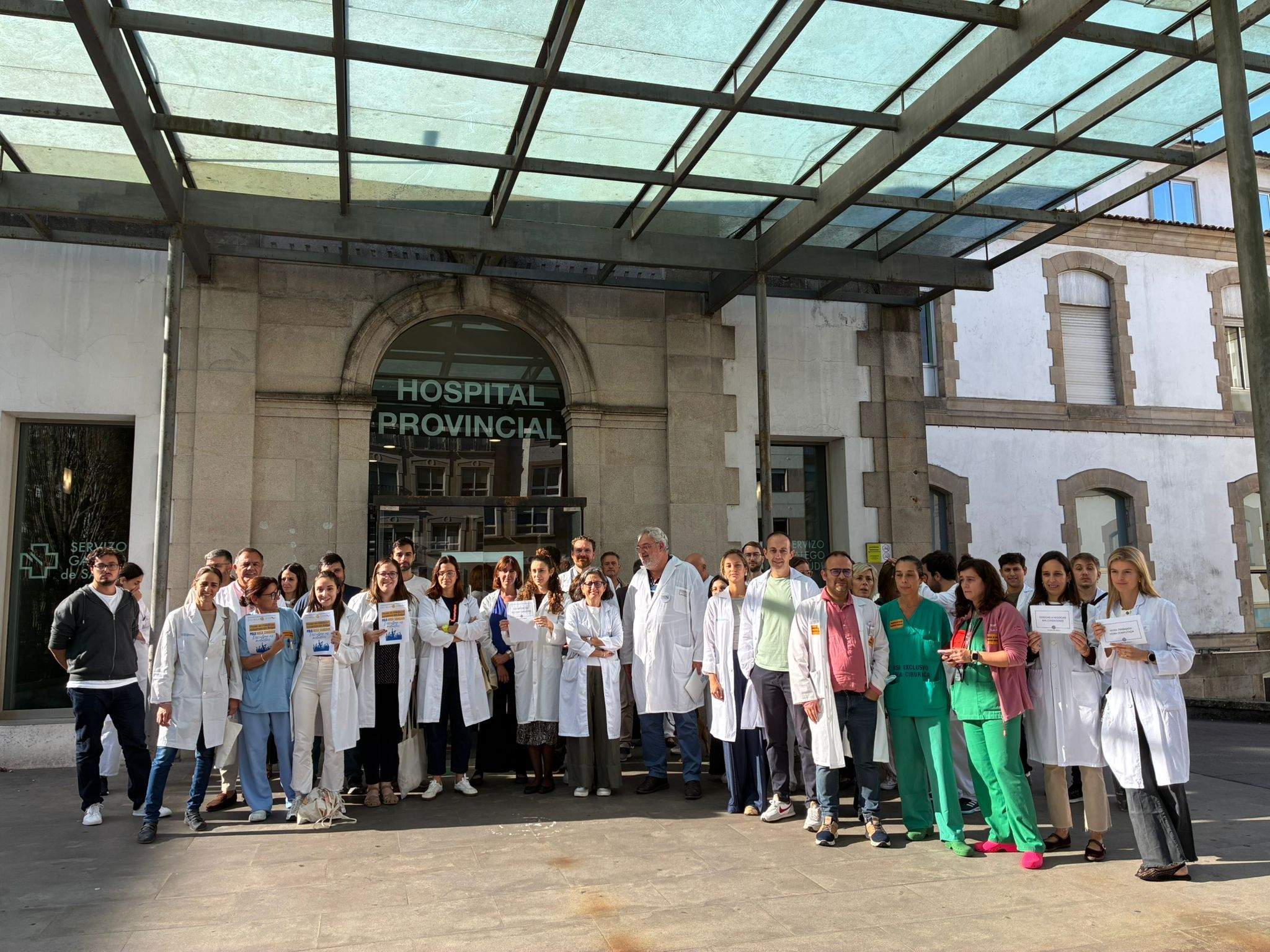 Concentración ante el Hospital Provincial