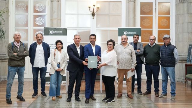 Firma del convenio entre los comuneros de Mourente y la Deputación por Príncipe Felipe Firma del convenio entre los comuneros de Mourente y la Deputación por Príncipe Felipe
