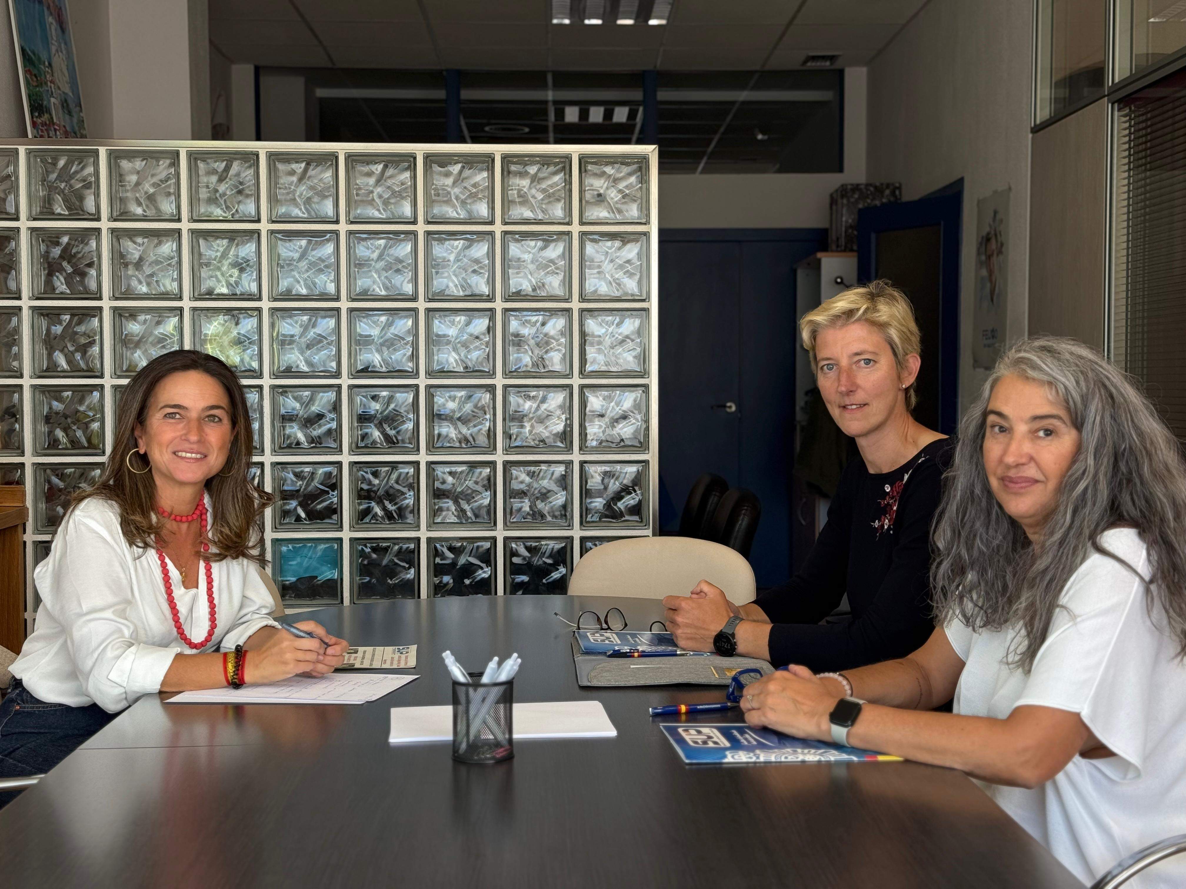 Pepa Pardo reunida con miembros del SUP