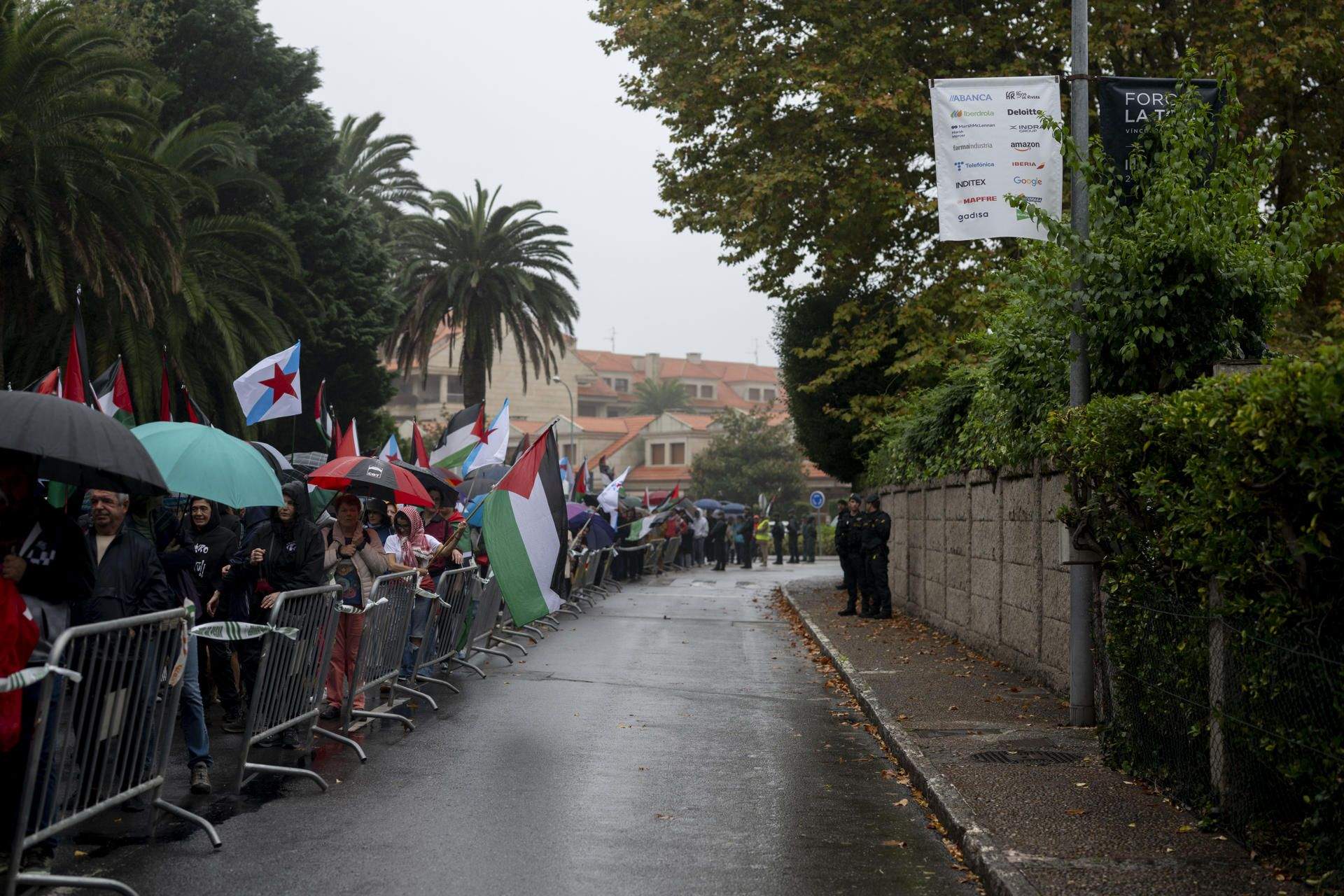 Protestas no Grove pola presenza do israelí Ehud Olmert no Foro La Toja Protestas no Grove pola presenza do israelí Ehud Olmert no Foro La Toja