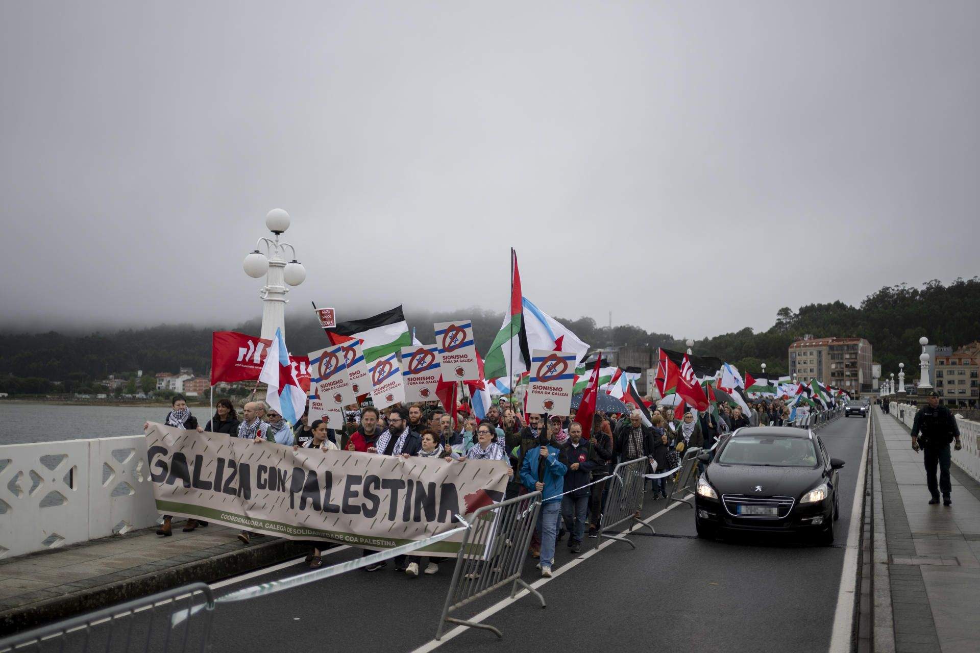 Protestas no Grove pola presenza do israelí Ehud Olmert no Foro La Toja Protestas no Grove pola presenza do israelí Ehud Olmert no Foro La Toja