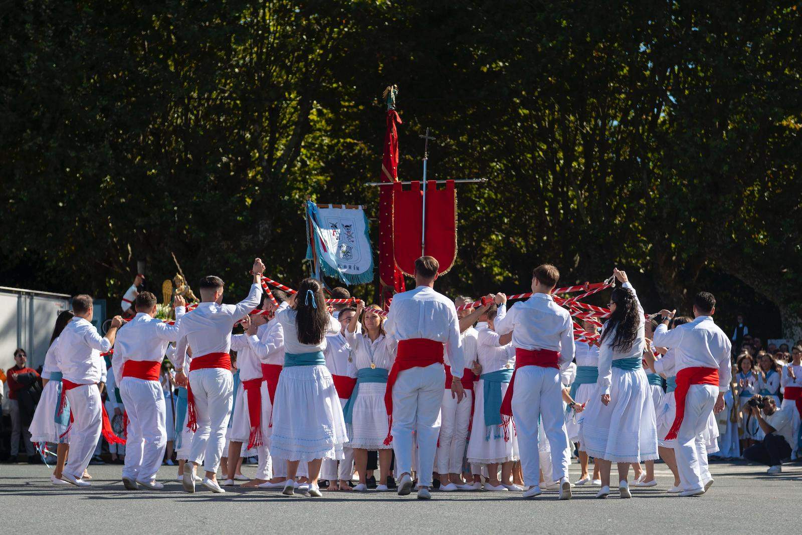 Danza de Espadas en Marín Danza de Espadas en Marín