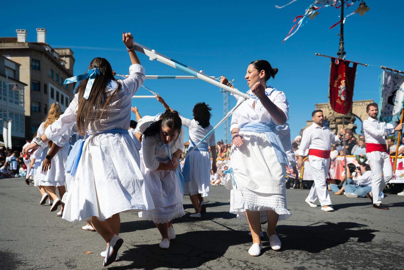 Danza de Espadas en Marín Danza de Espadas en Marín