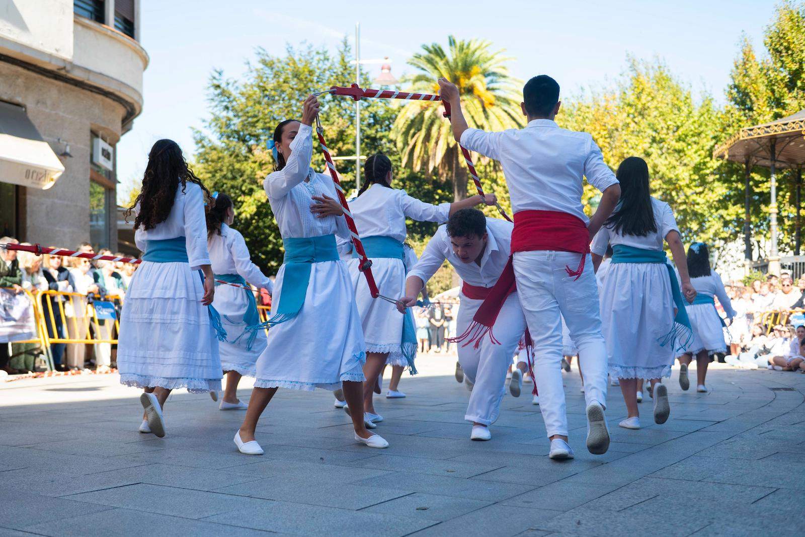 Danza de Espadas en Marín Danza de Espadas en Marín