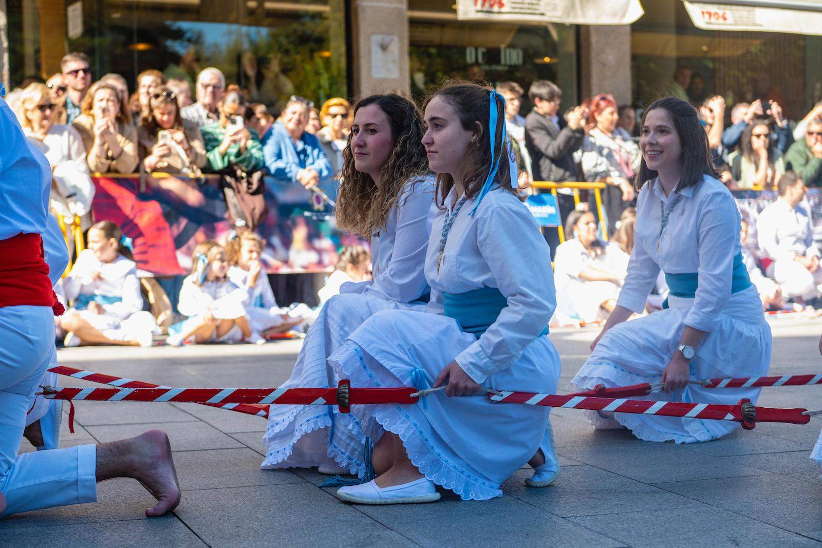 Danza de Espadas en Marín Danza de Espadas en Marín