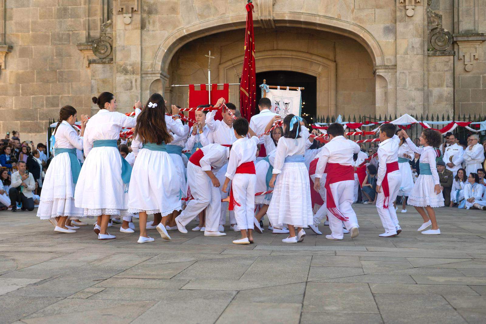 Danza de Espadas en Marín Danza de Espadas en Marín