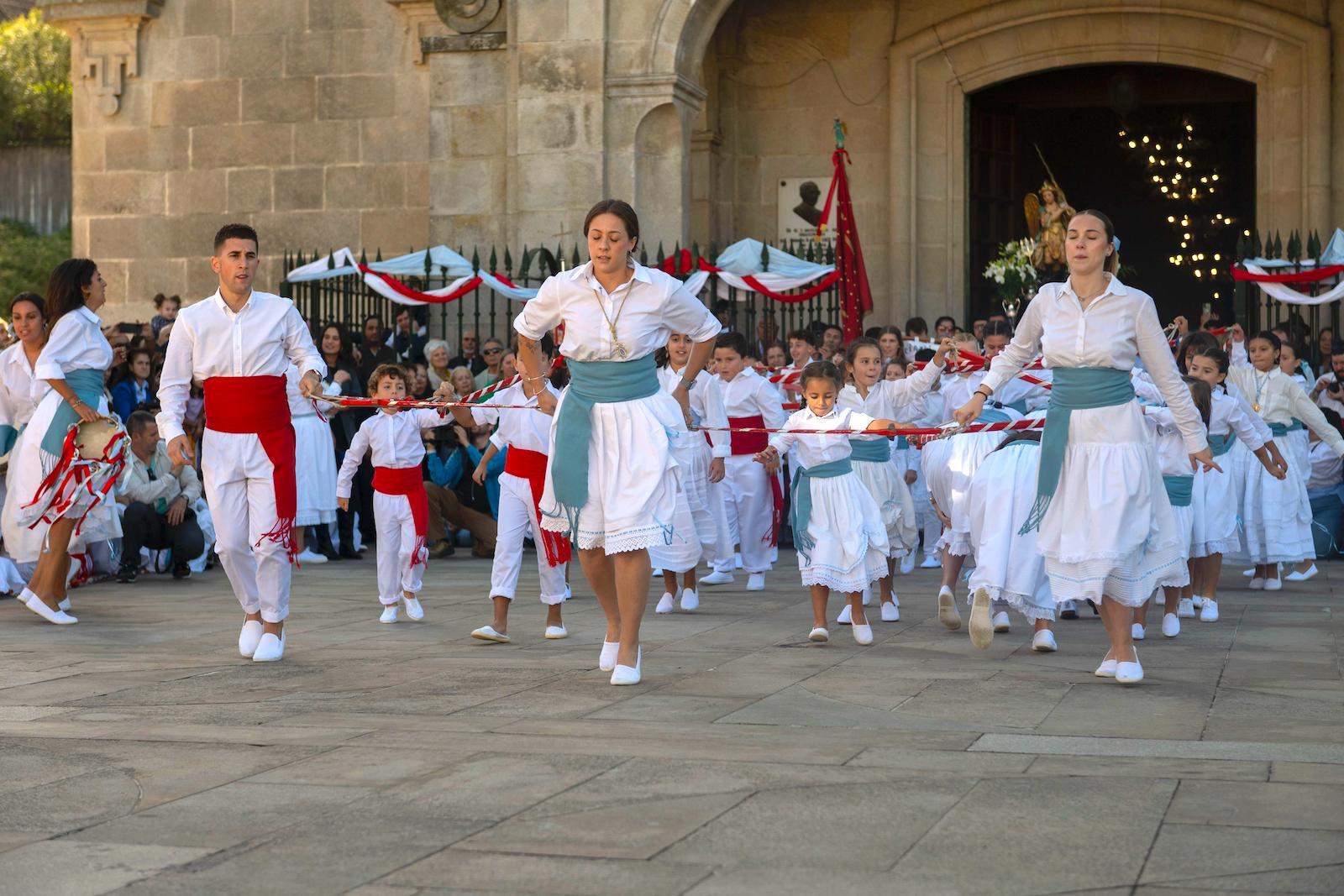 Danza de Espadas en Marín Danza de Espadas en Marín