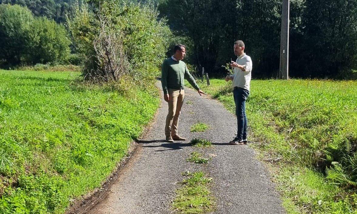 El alcalde de Moraña en el camino entre Portopereiro y Cosoirado