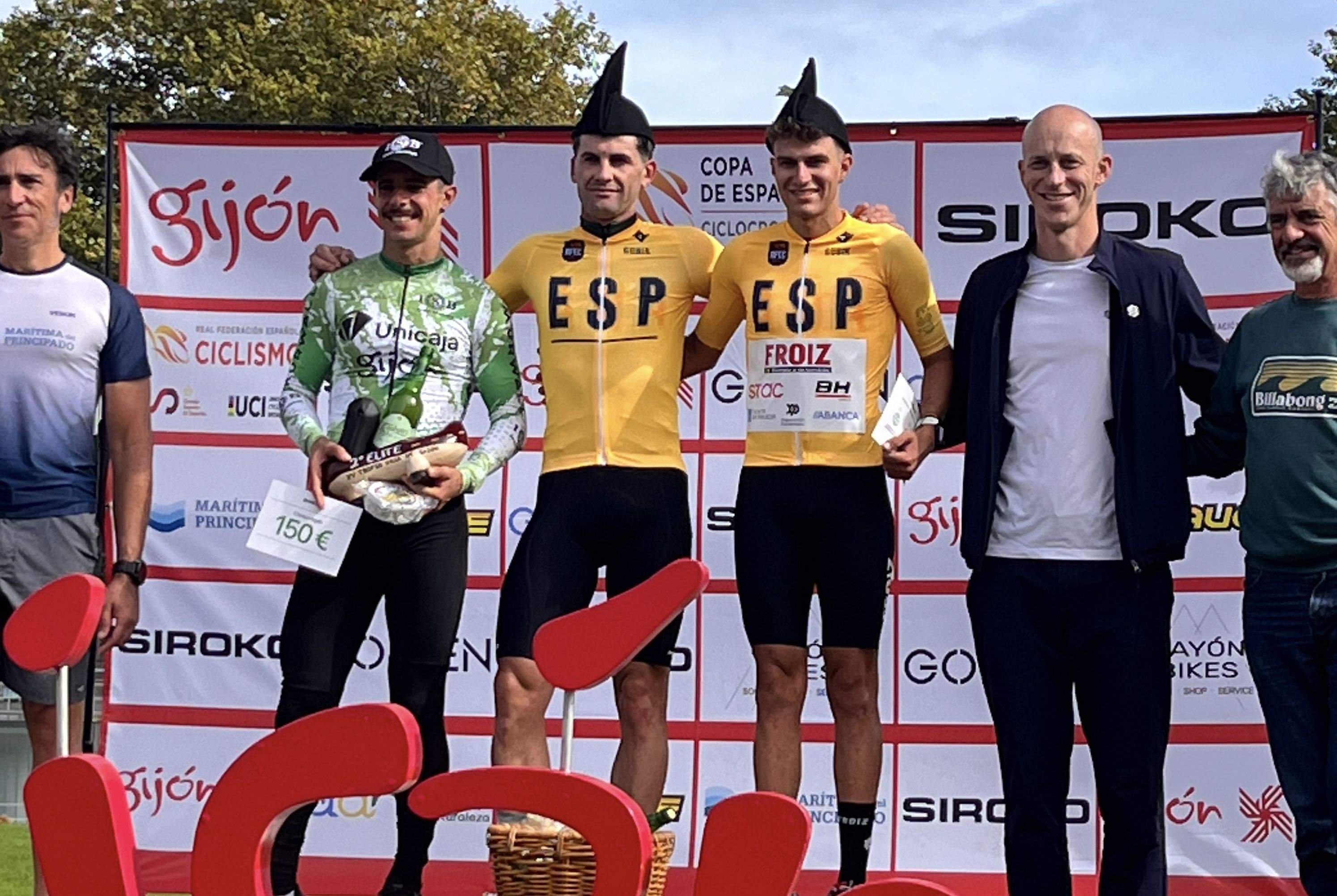 Raúl Mira en el podio del XV Trofeo Villa de Gijón