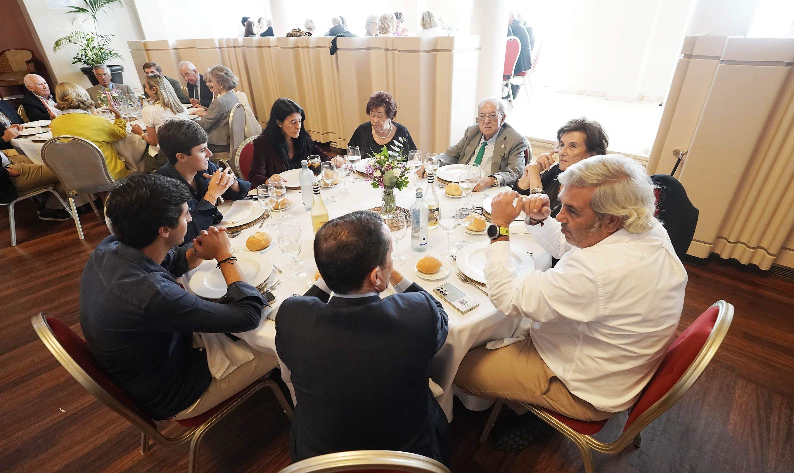 Acto de entrega de insignias de ouro do Liceo Casino de Pontevedra Acto de entrega de insignias de ouro do Liceo Casino de Pontevedra