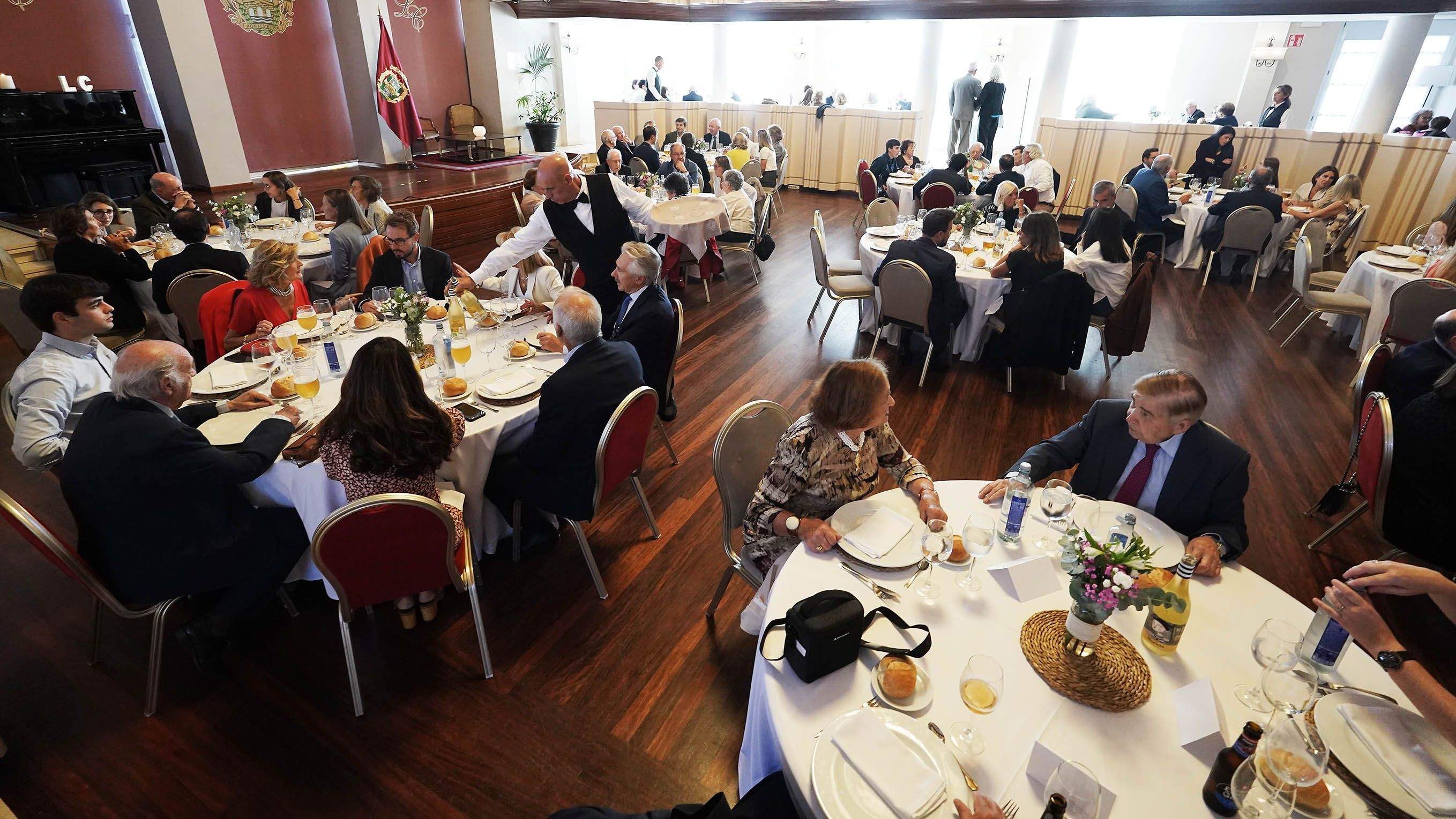 Acto de entrega de insignias de ouro do Liceo Casino de Pontevedra Acto de entrega de insignias de ouro do Liceo Casino de Pontevedra
